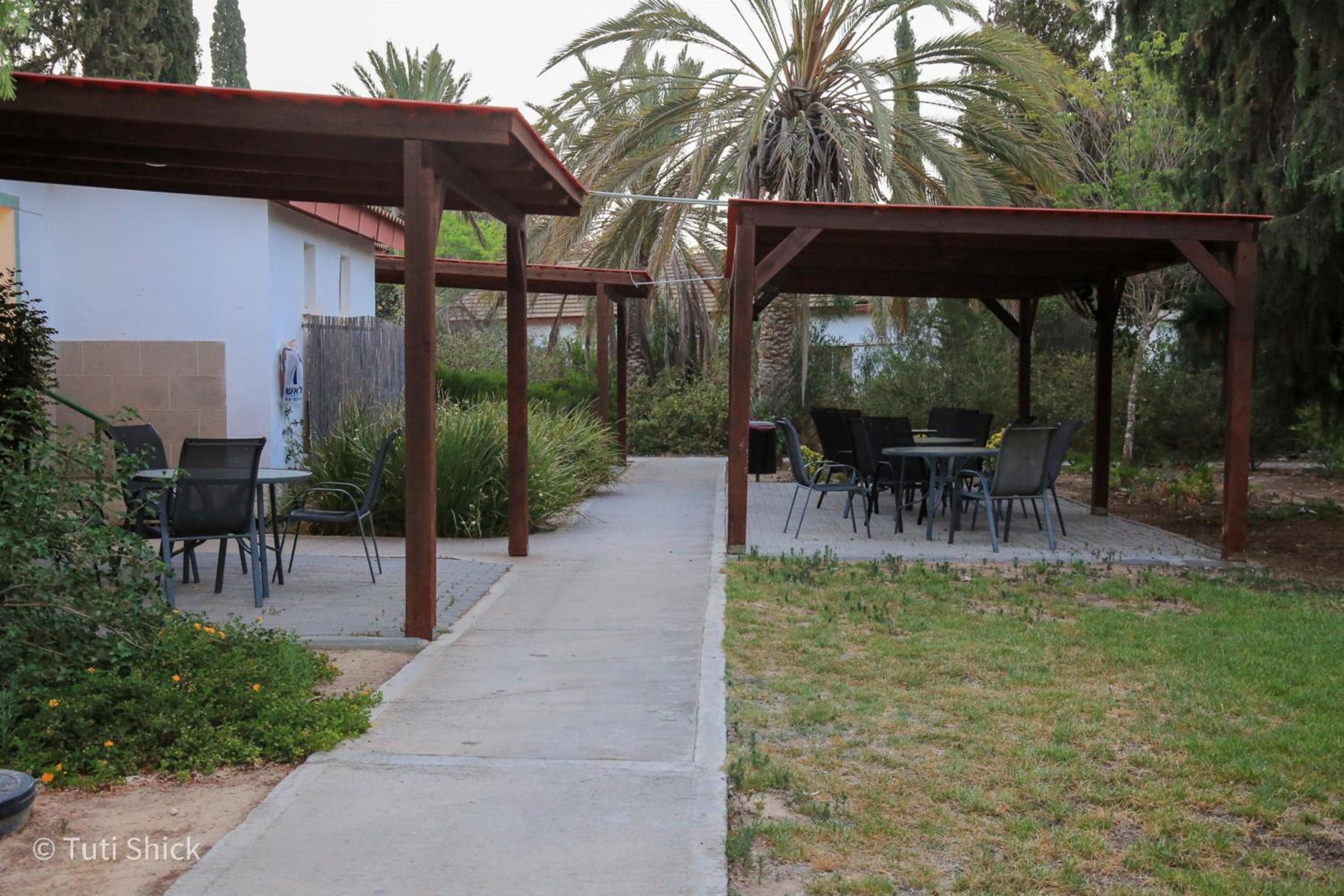 Grand Family Room with Terrace - Photo 8