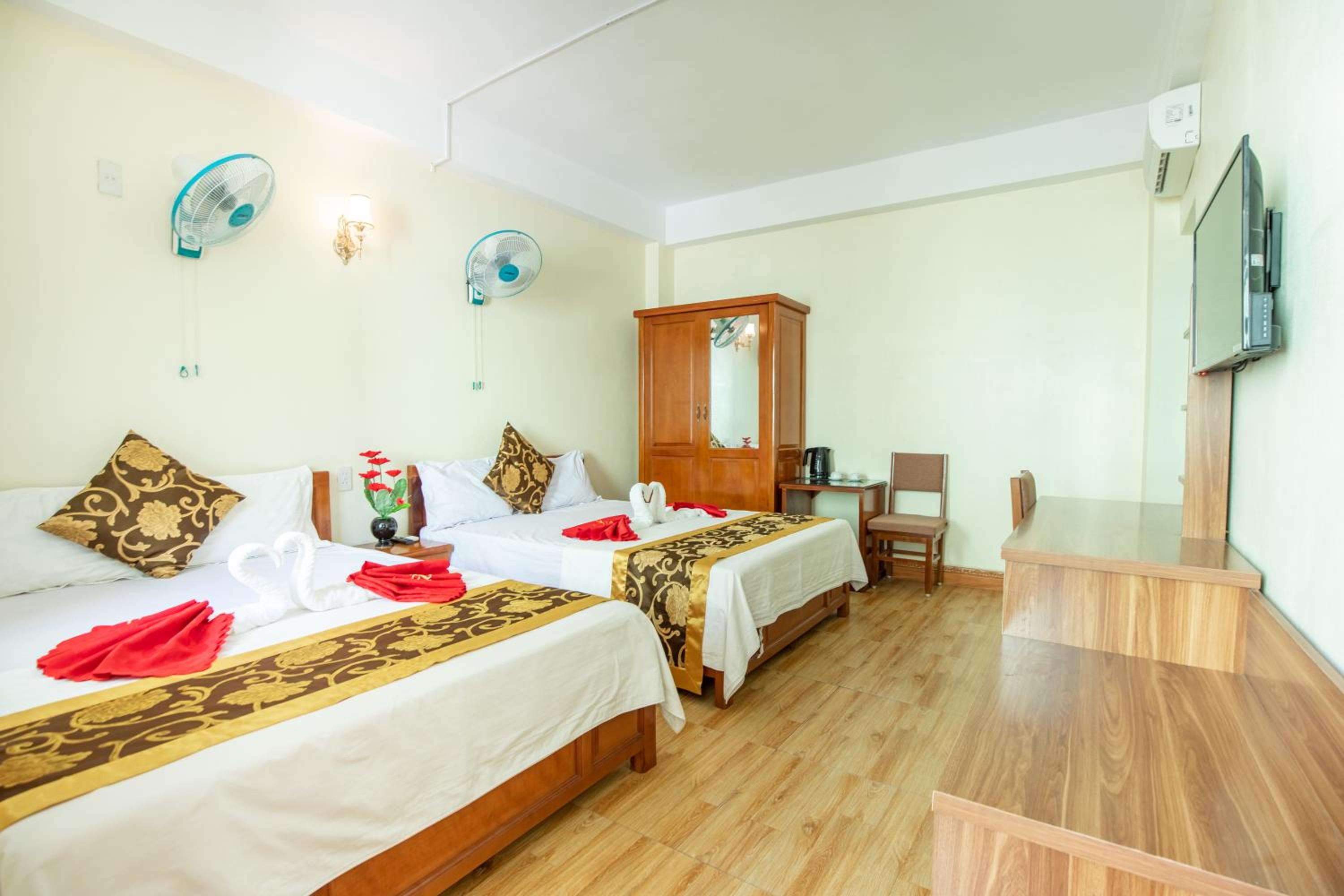 Deluxe Queen Room With Two Queen Beds