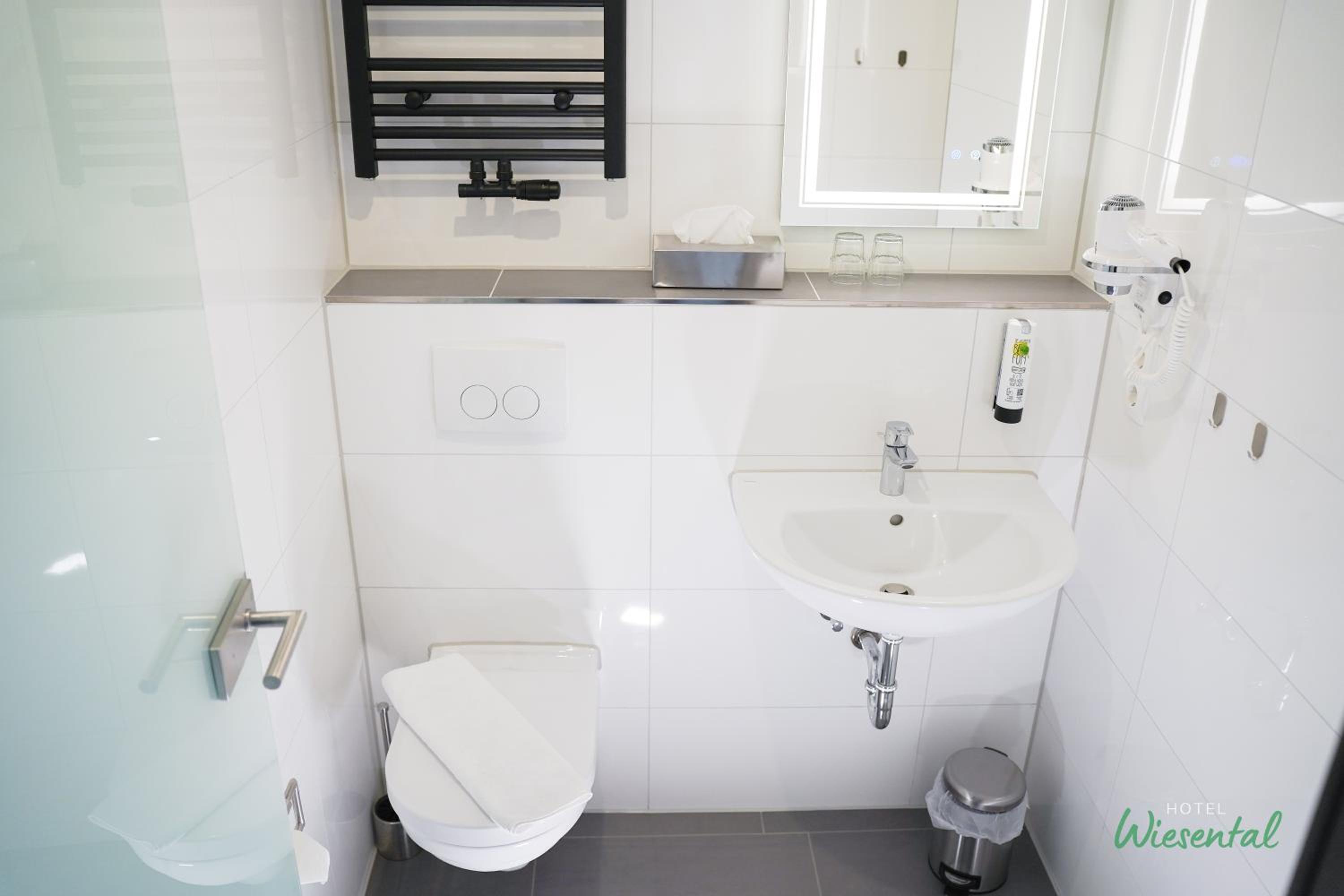 Double or Twin Room - Photo 10