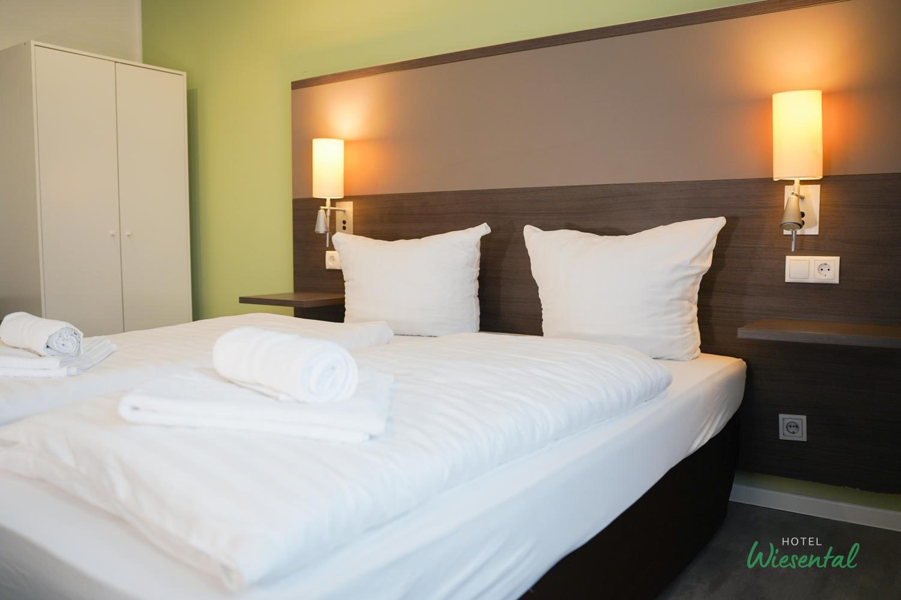 Double or Twin Room - Photo 9