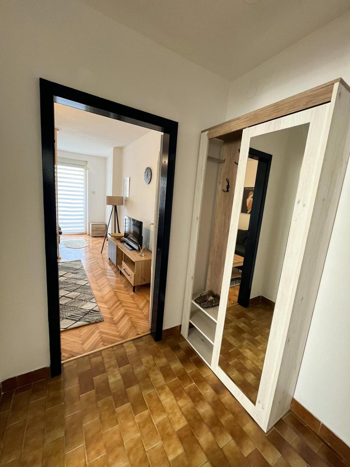 One-Bedroom Apartment photo 3