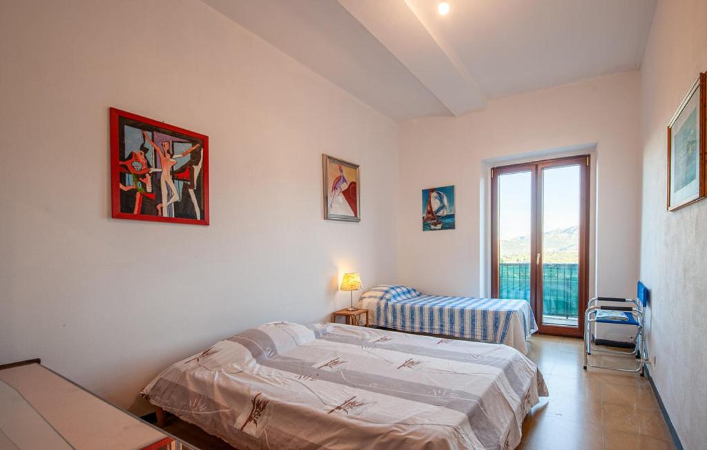 Apartment with Mountain View