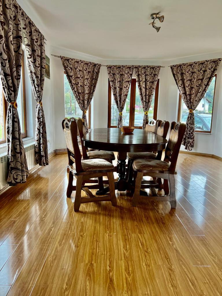 Three-Bedroom House photo 2