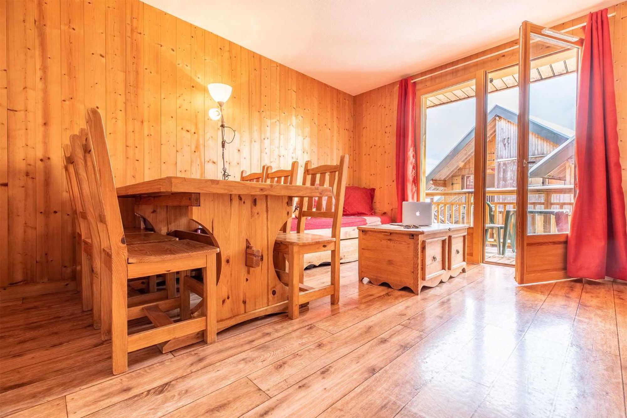 One-Bedroom Apartment with Alcove (6 Adults) photo 1