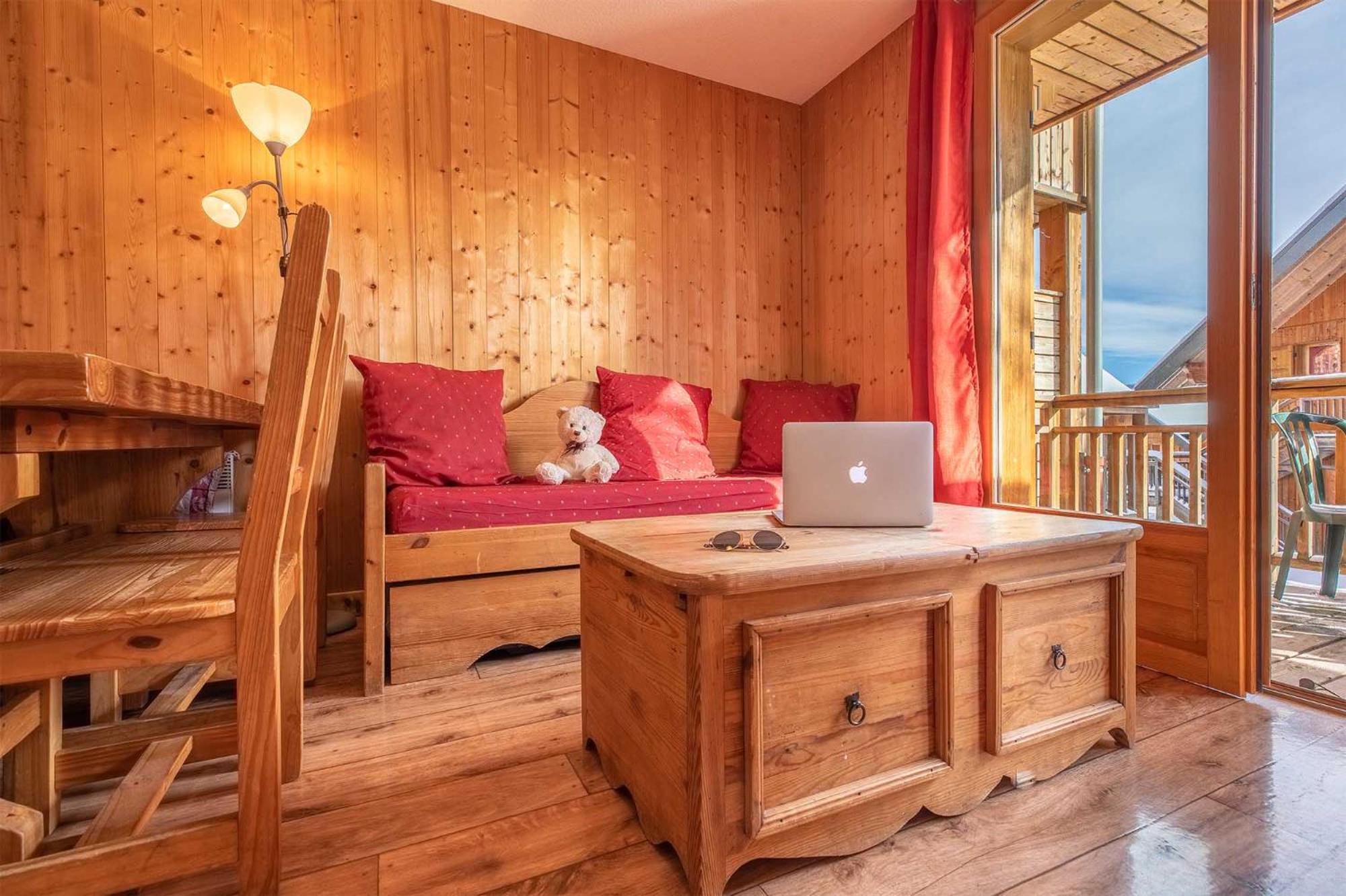 One-Bedroom Apartment with Alcove (6 Adults) photo 2
