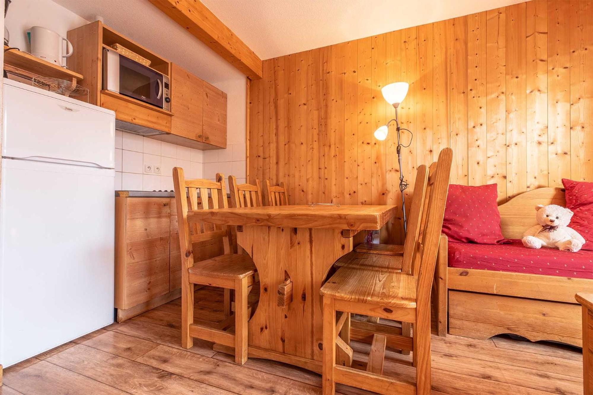 One-Bedroom Apartment with Alcove (6 Adults) photo 3