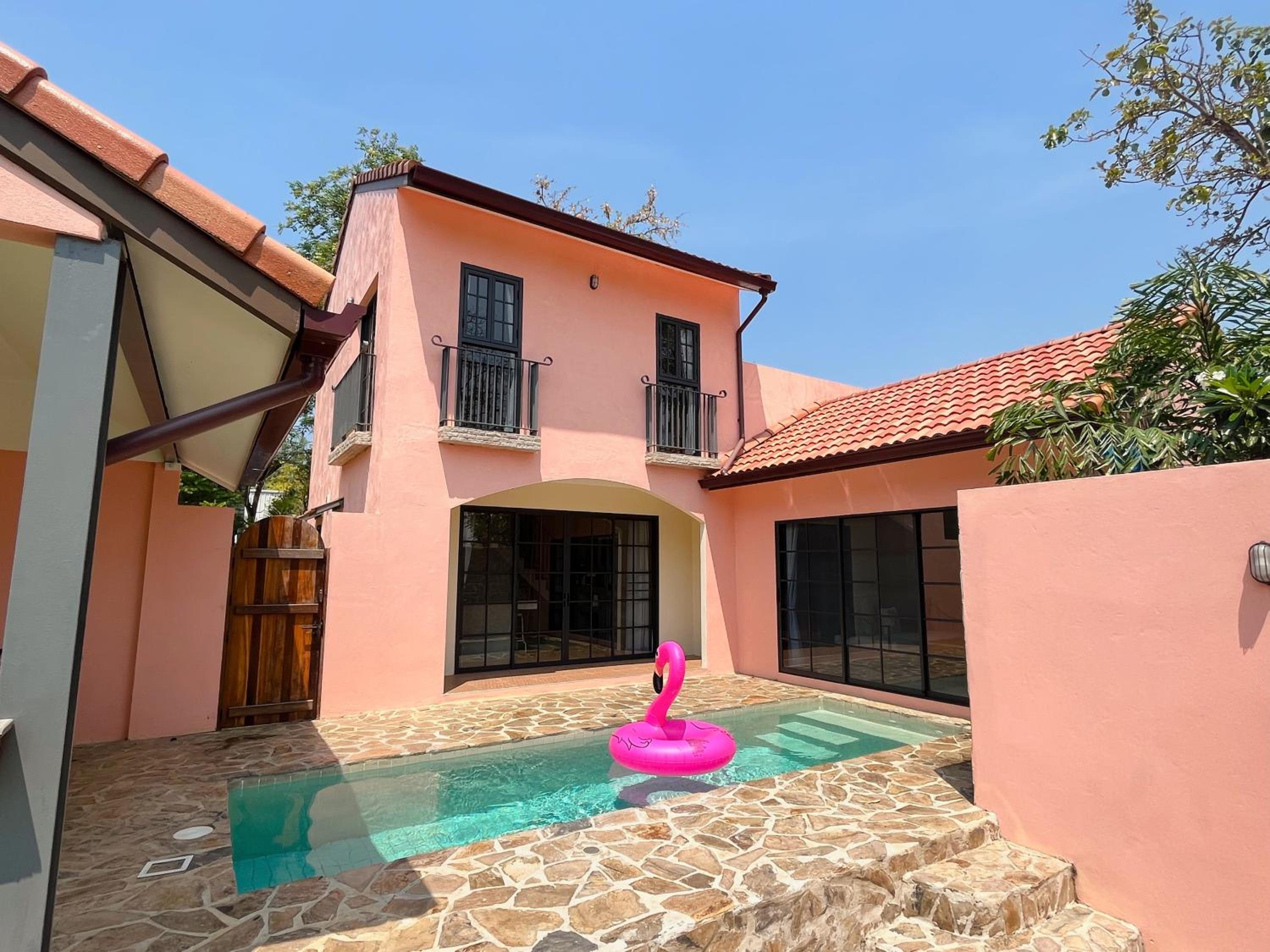 Villa with Private Pool - Photo 9