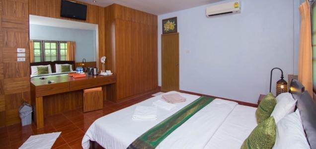 Deluxe Double Room with Balcony photo 2