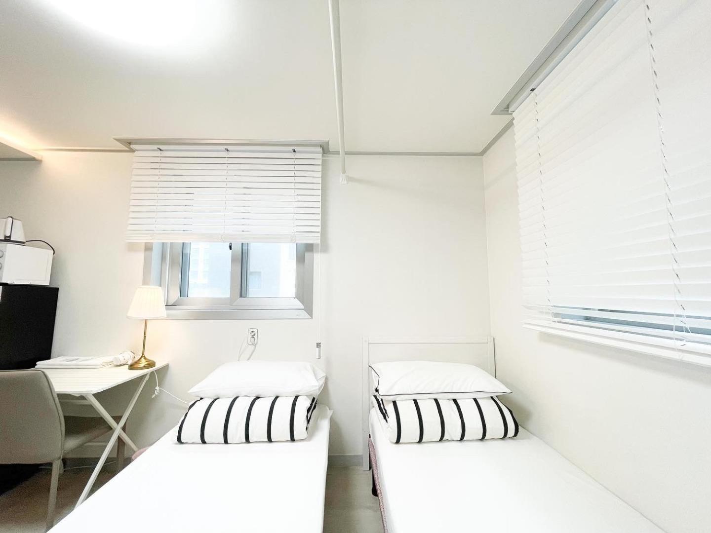 Twin Room With Private Bathroom photo 2