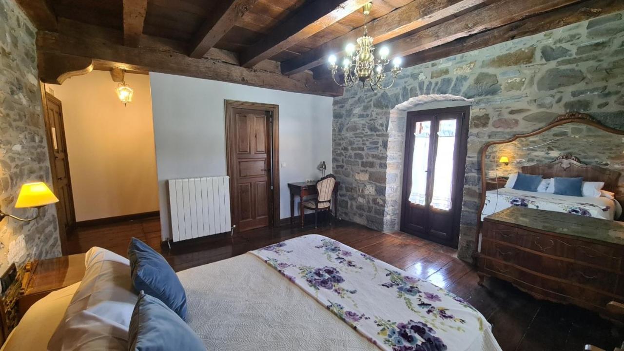 Double Room with Balcony - Photo 4