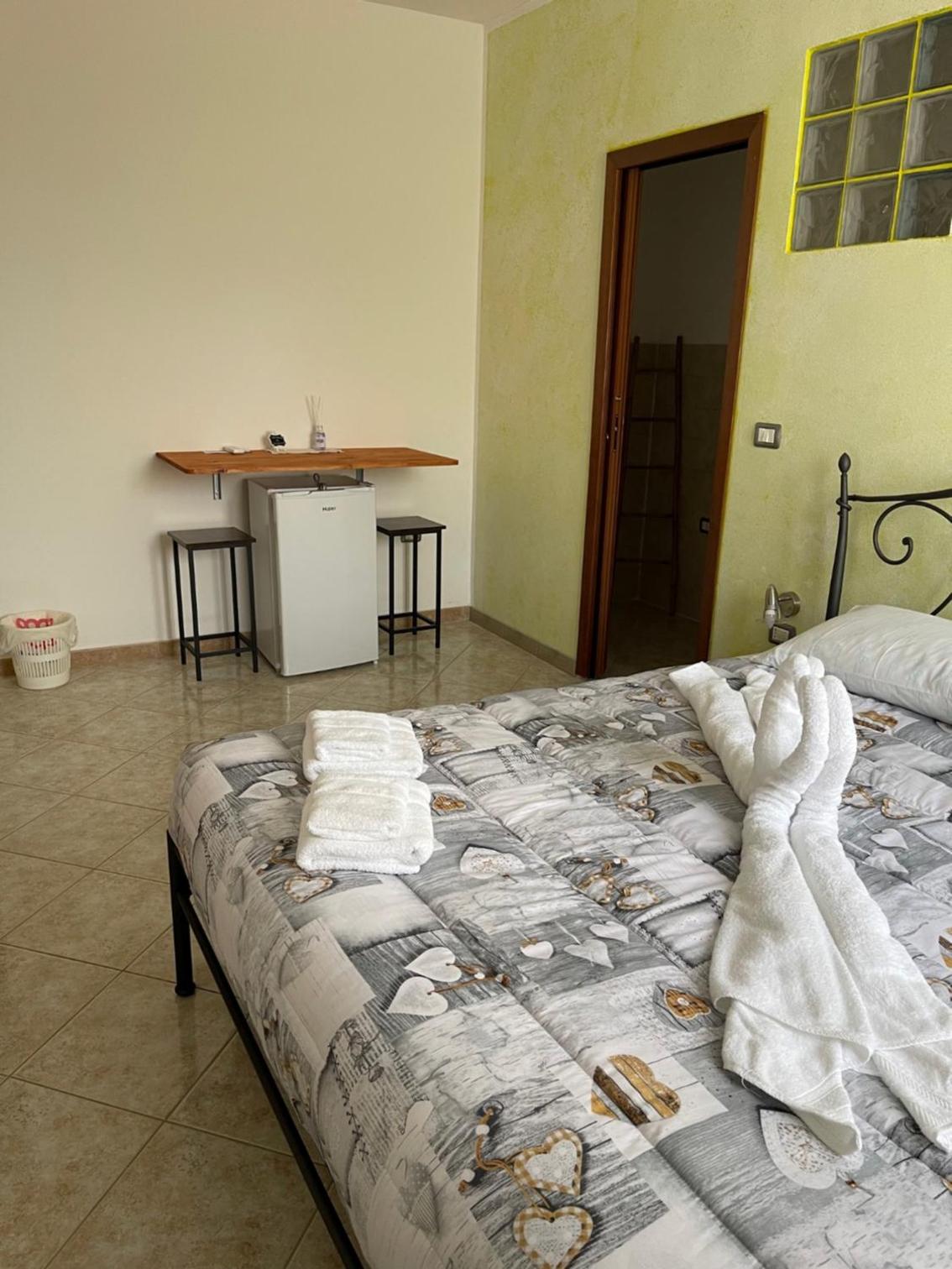 Double Room with Private Bathroom - Photo 10