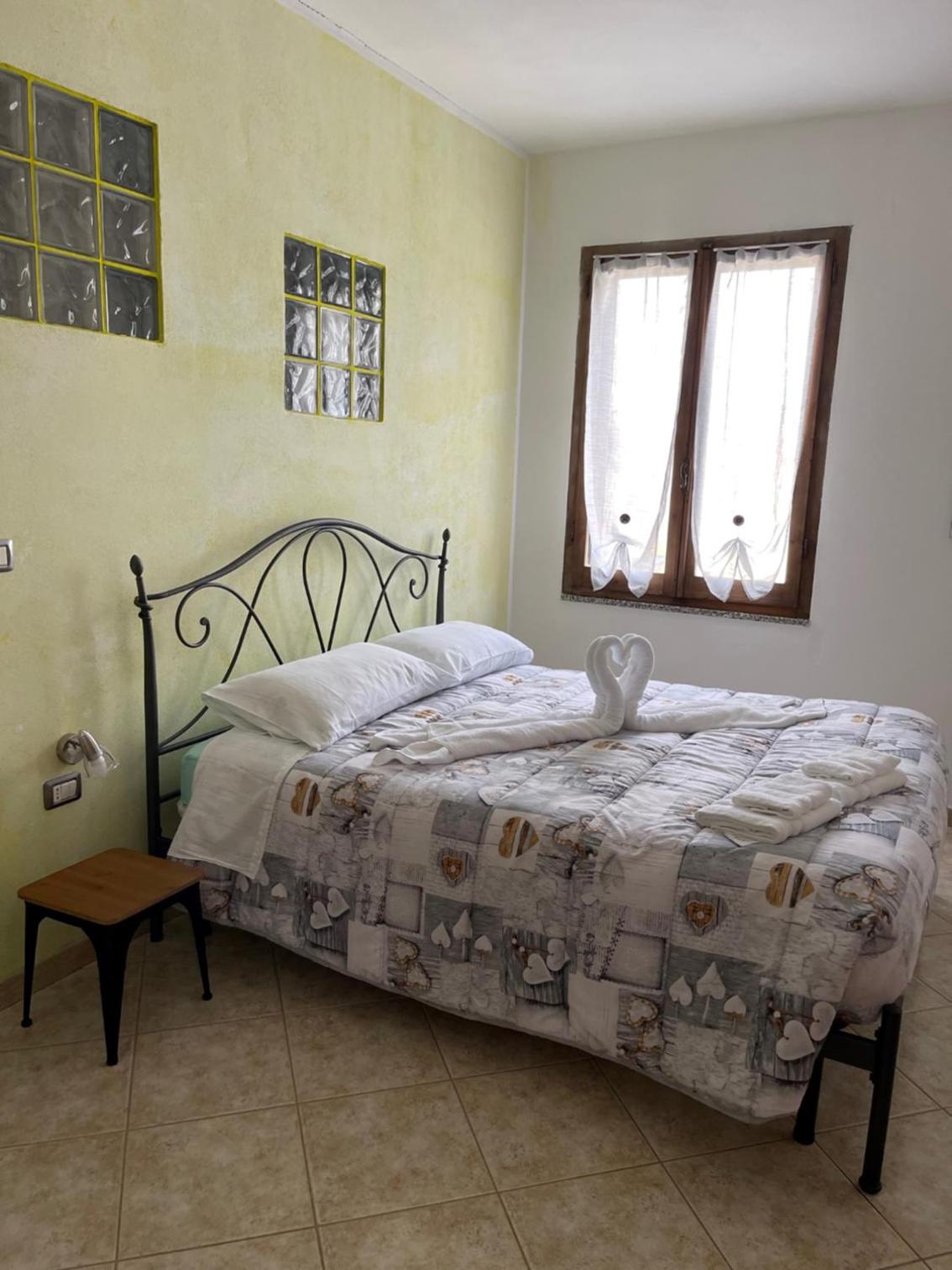 Double Room with Private Bathroom - Photo 14
