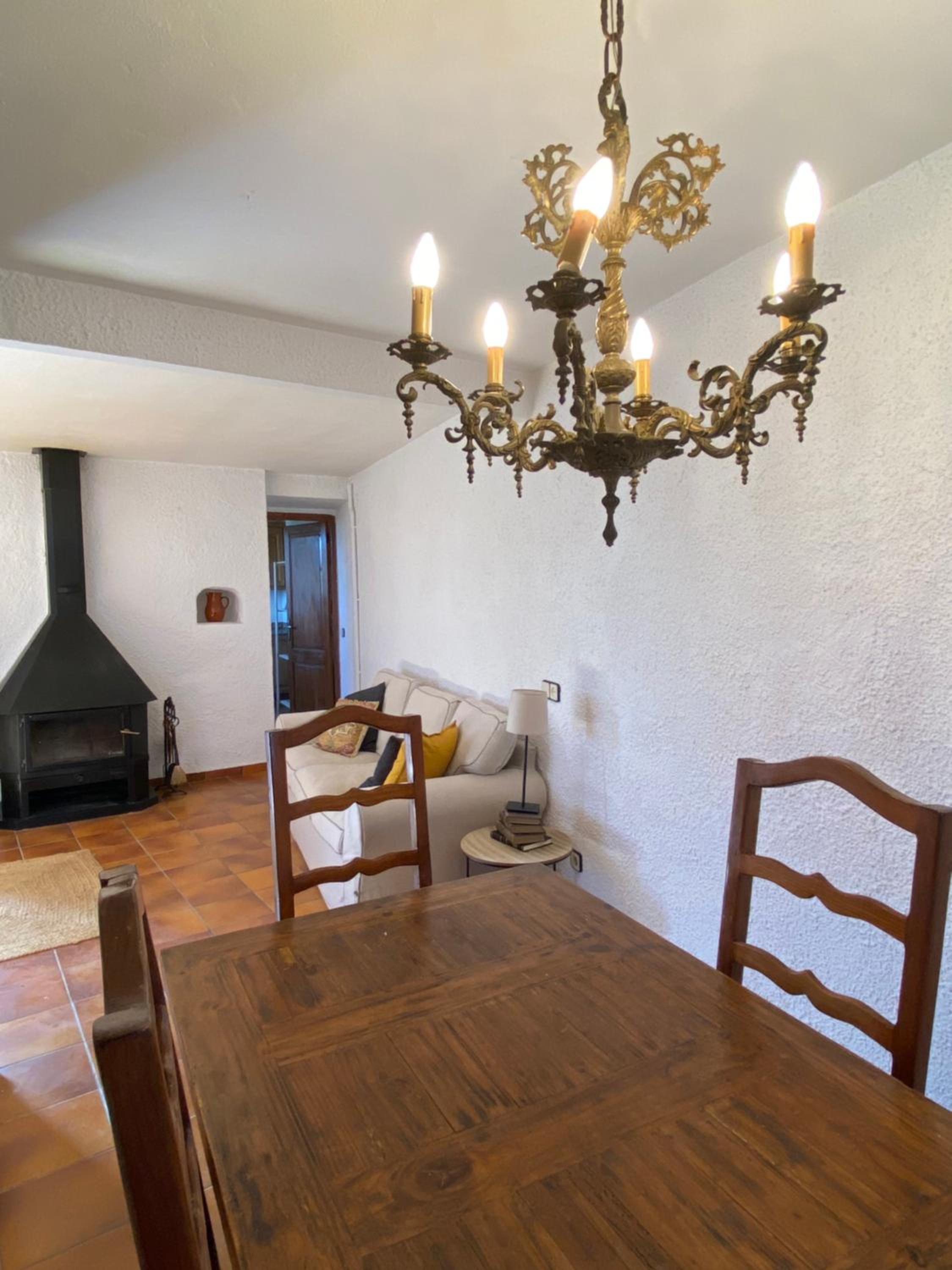 Five-Bedroom House photo 2