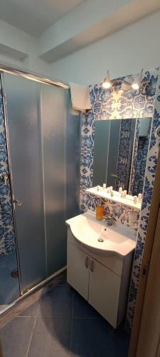 Queen Room photo 2