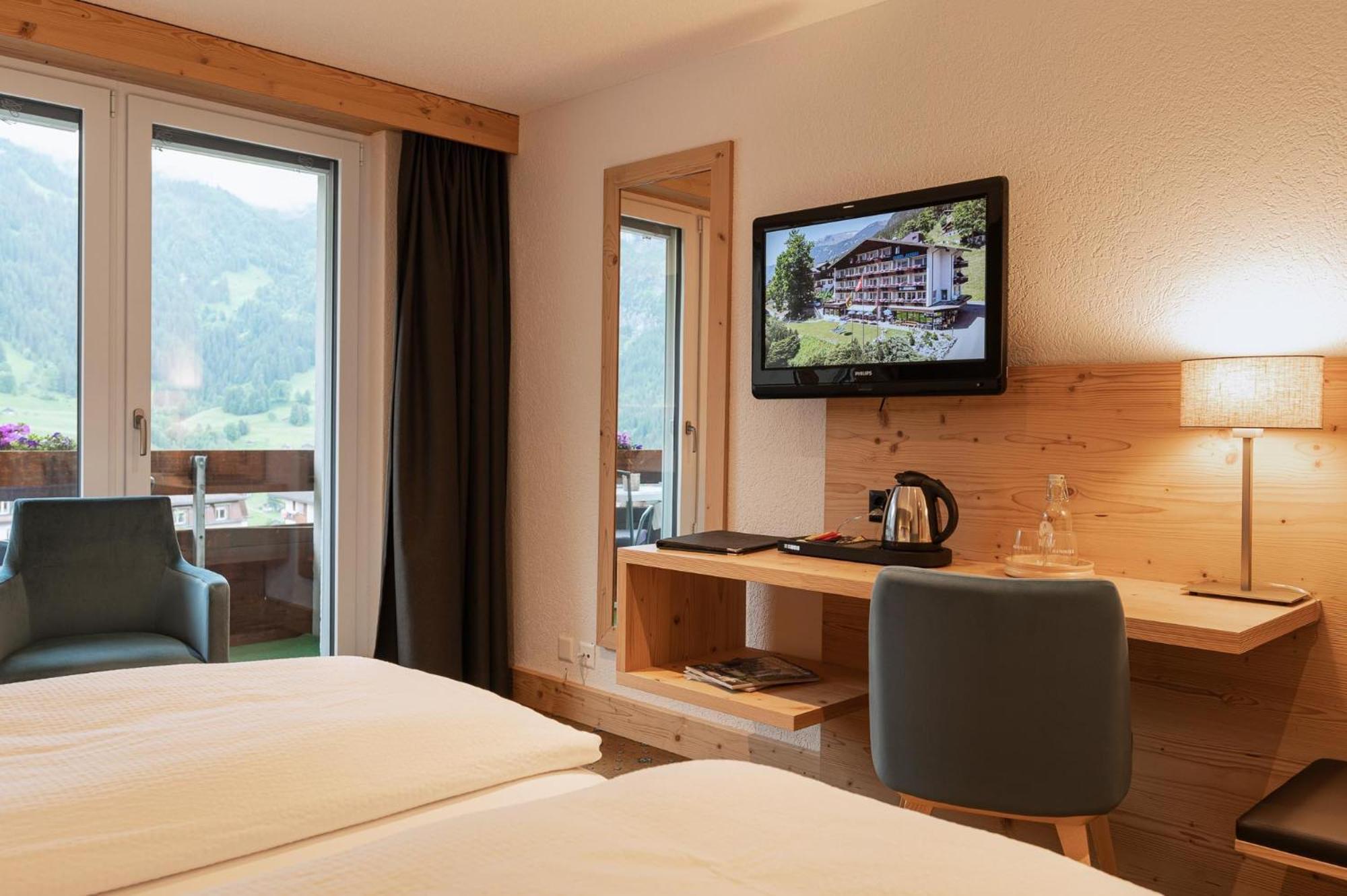 Superior Twin Room with Balcony - Photo 6