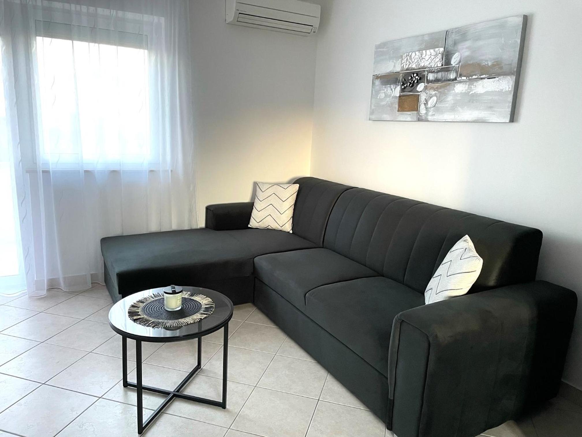 One-Bedroom Apartment photo 3