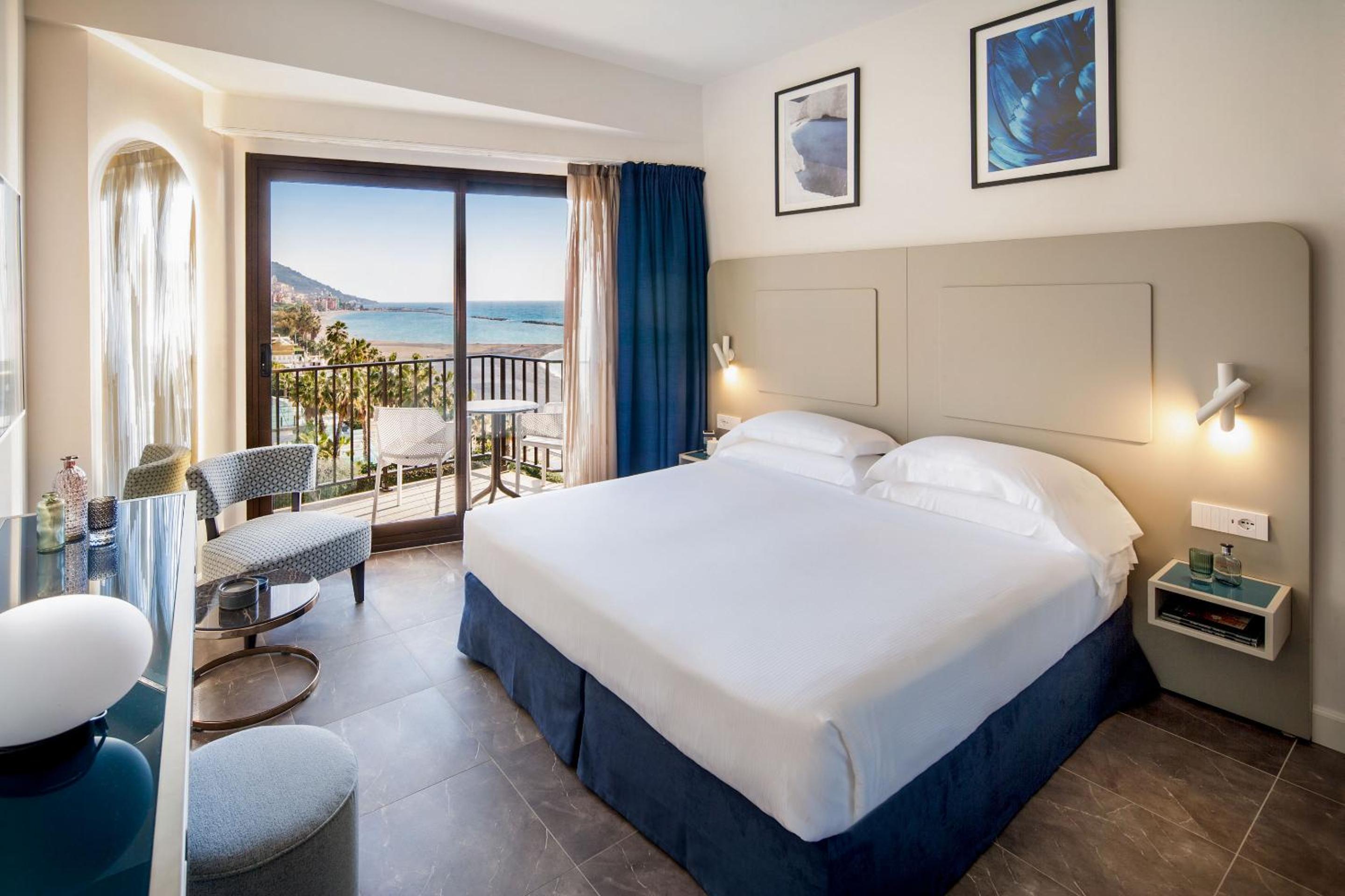 Prestige Double Room with Balcony  and Partial Sea View - Photo 1