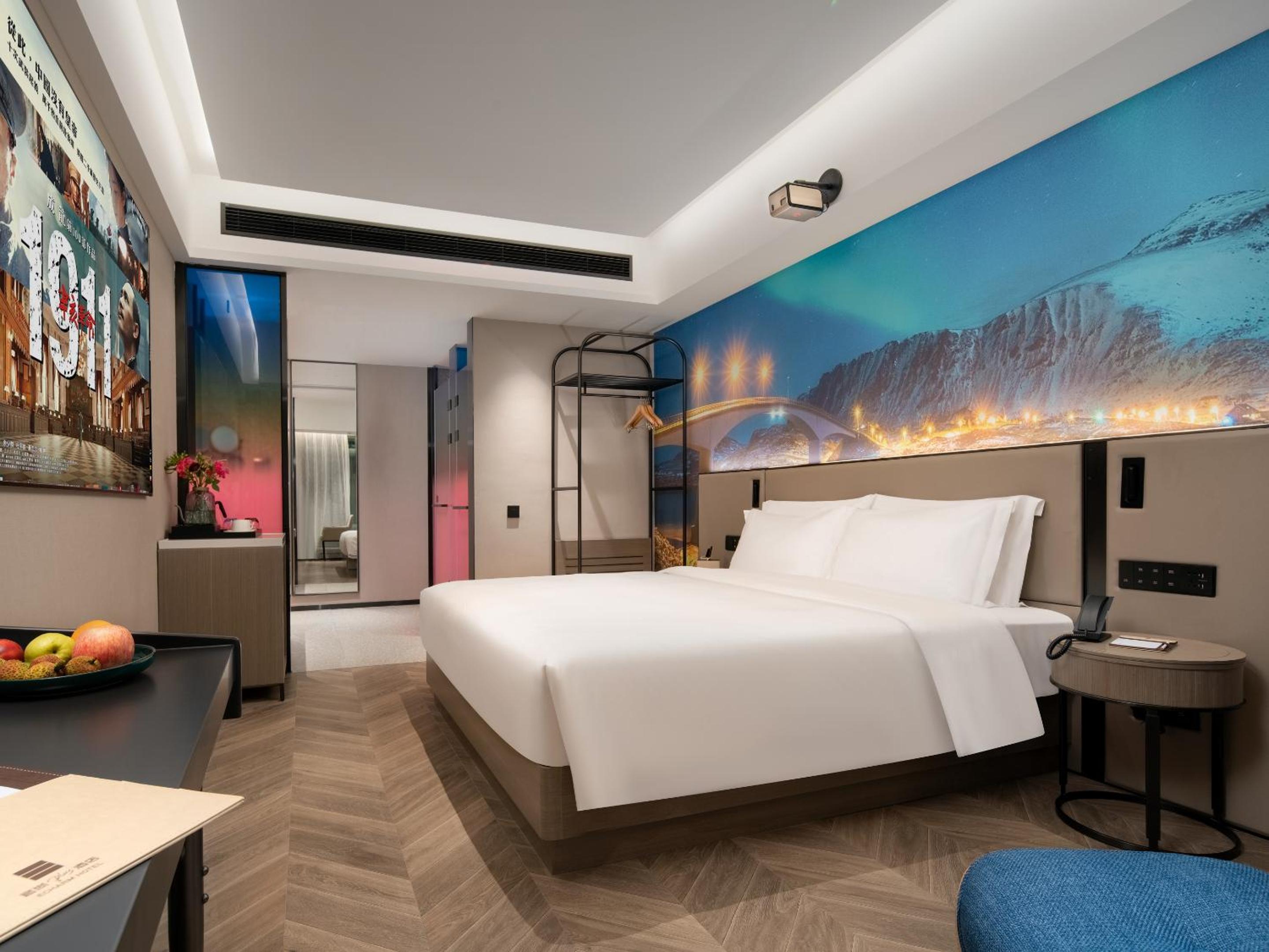 Business King Room