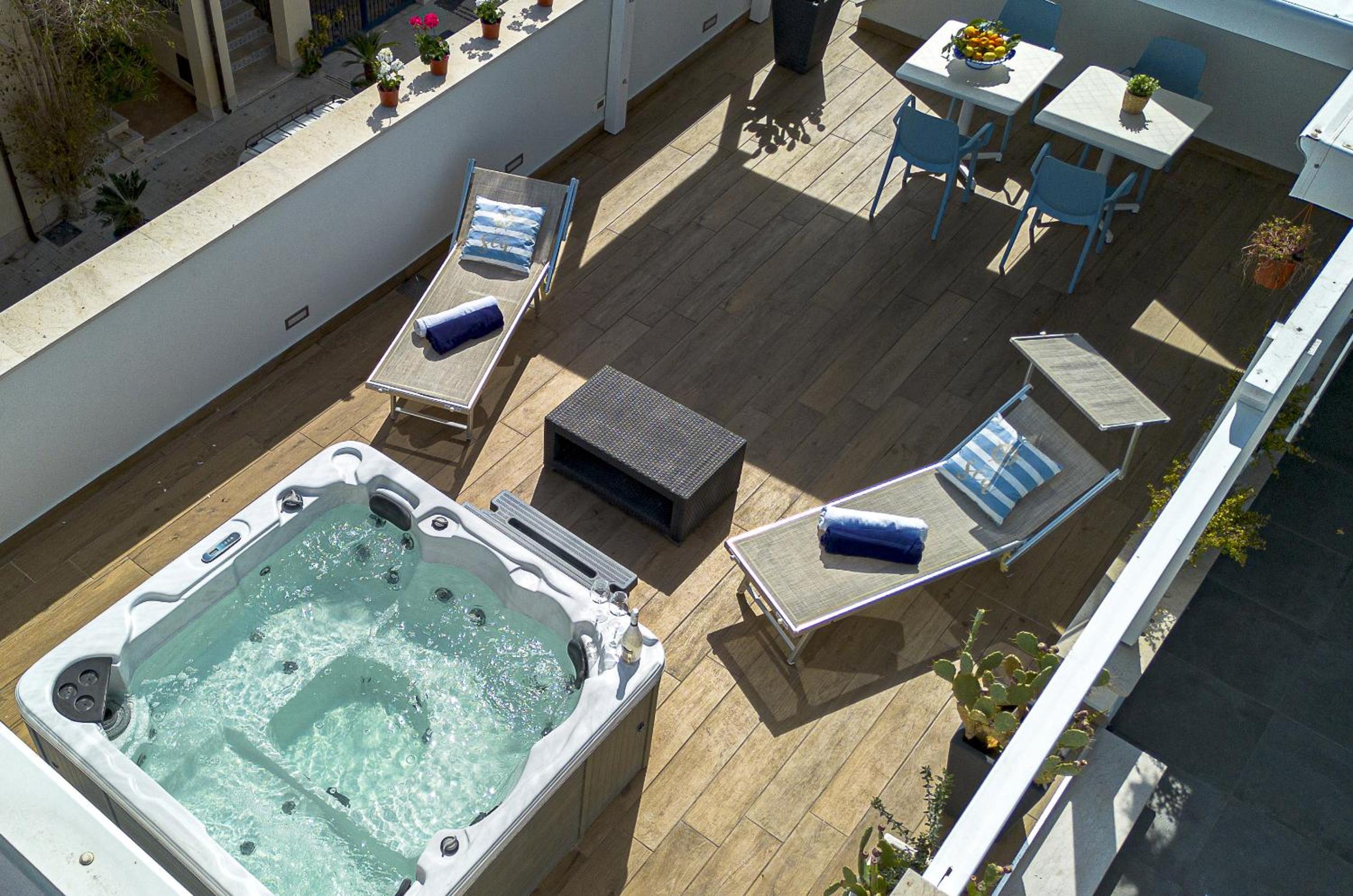 Suite with Terrace and Spa Bath photo 3