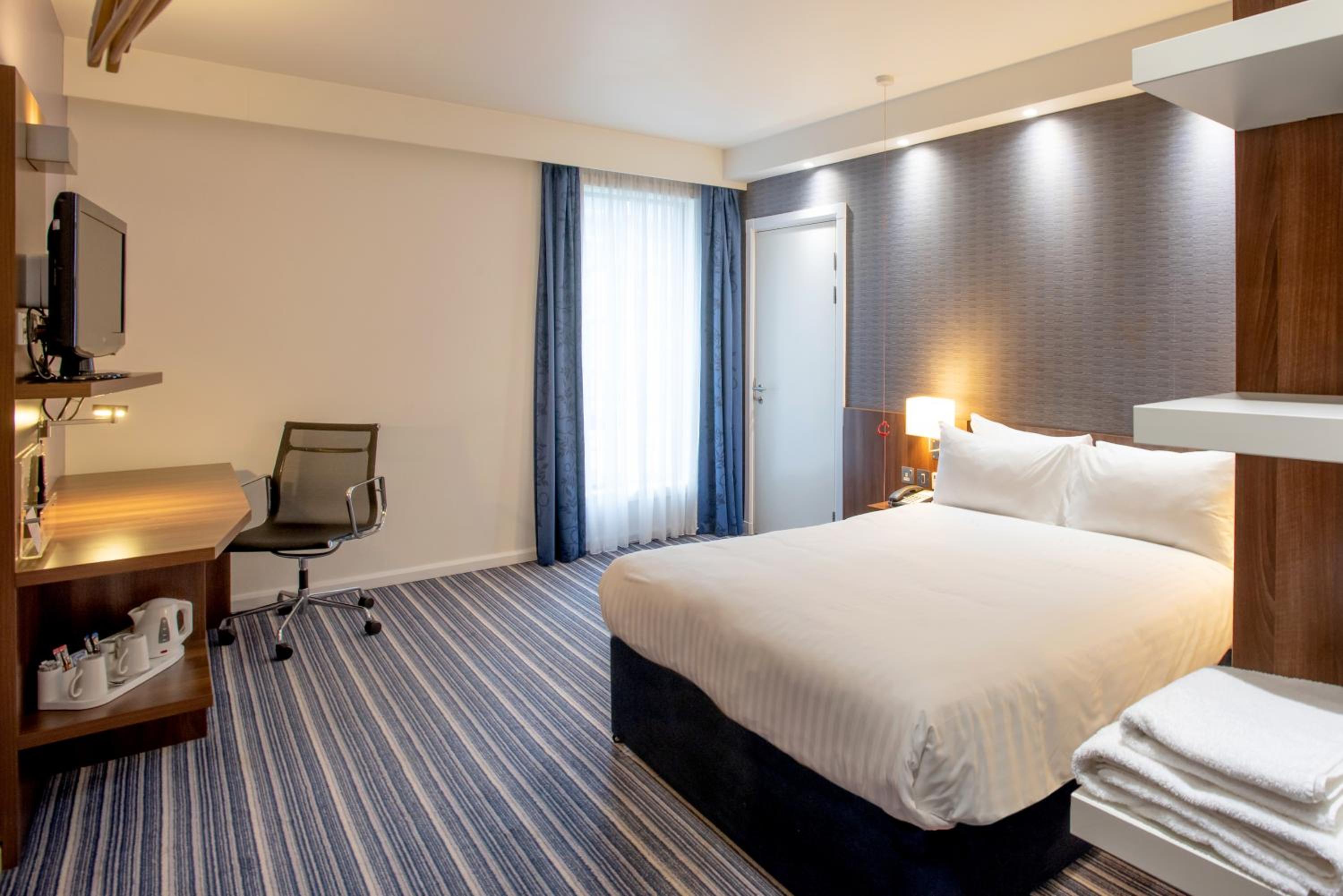 Standard Double Room with Free Hot Breakfast - Accessible photo 2