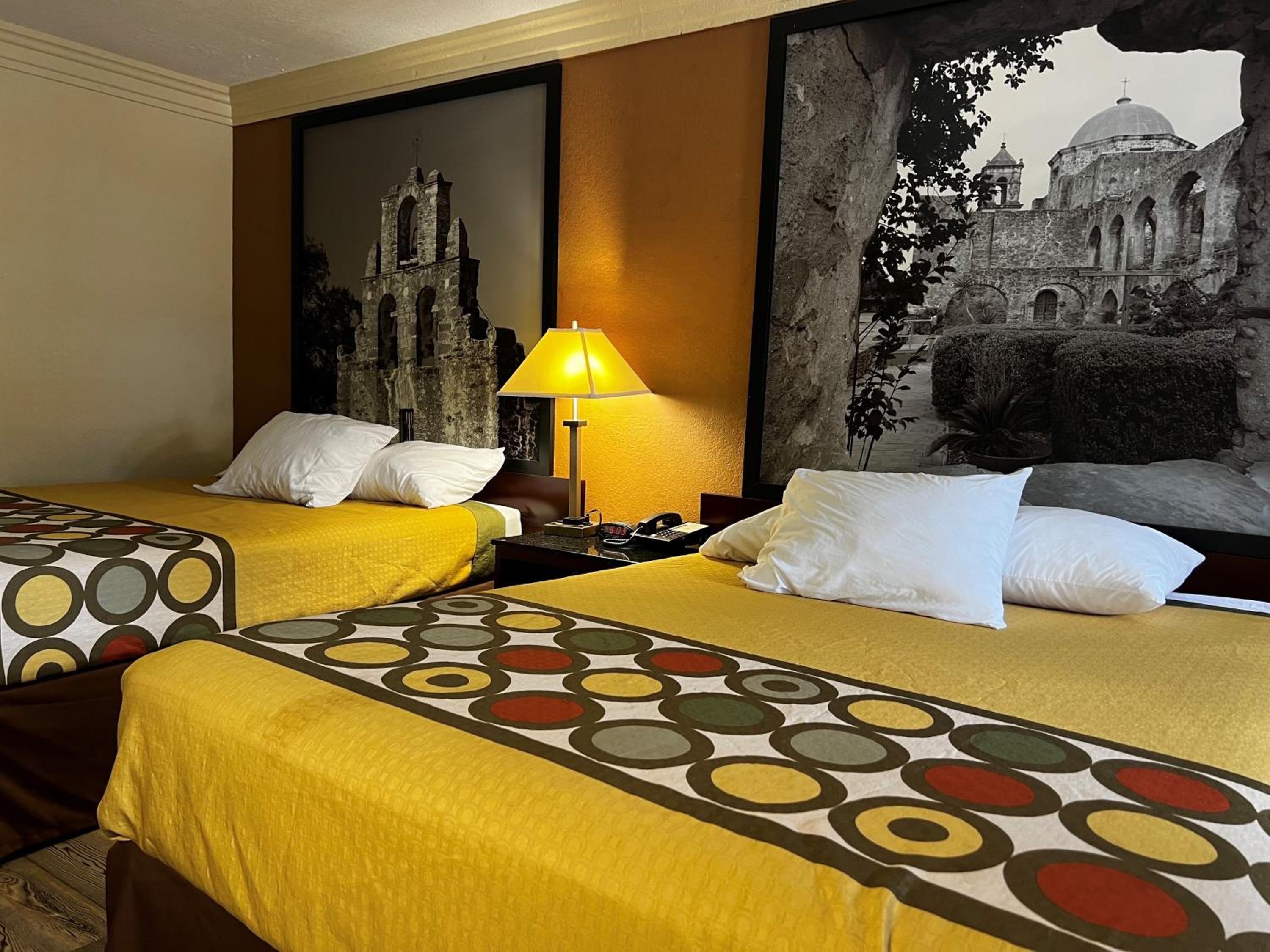 Queen Room With Two Queen Beds - Non-Smoking photo 1