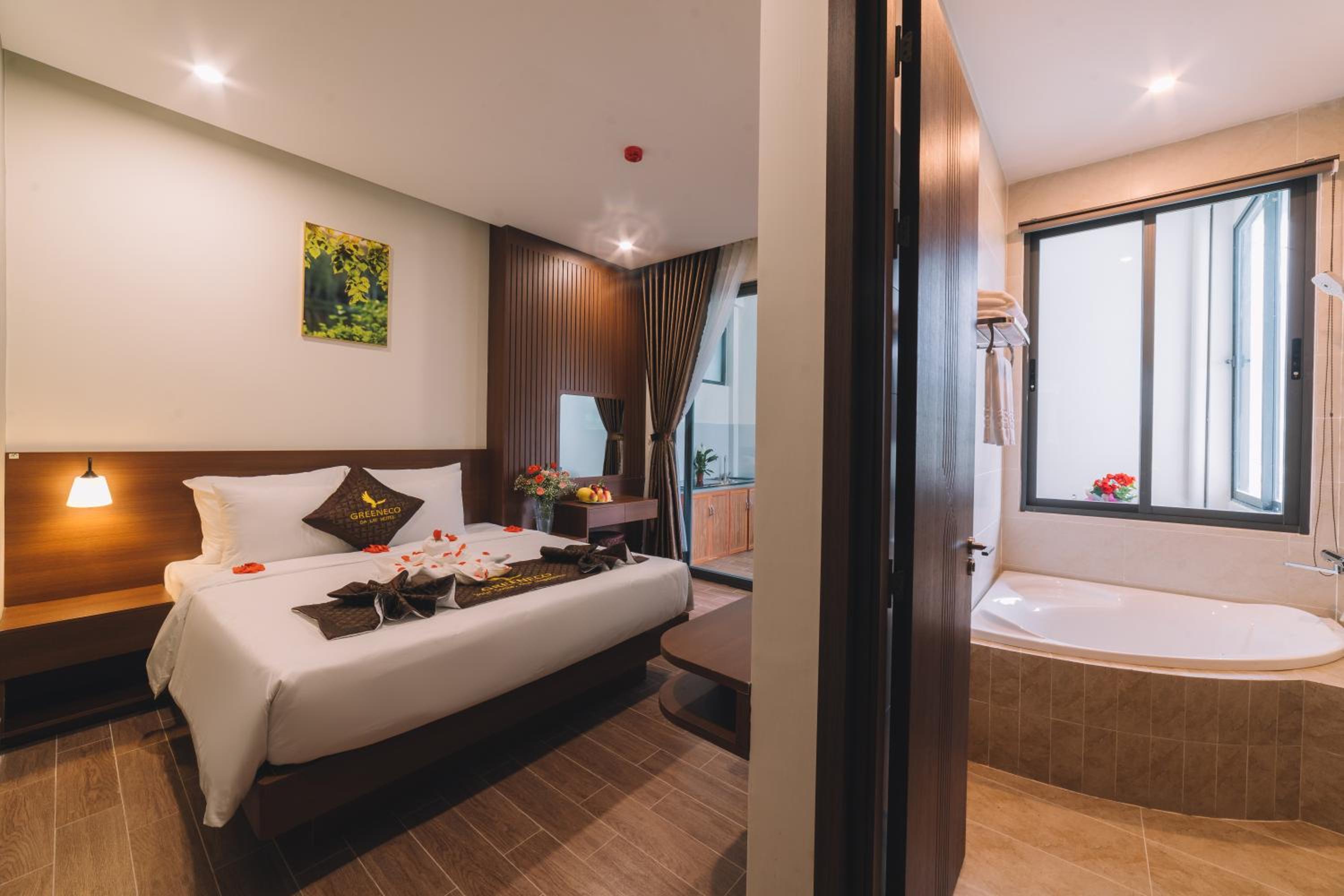 Standard Double Room - Photo 11