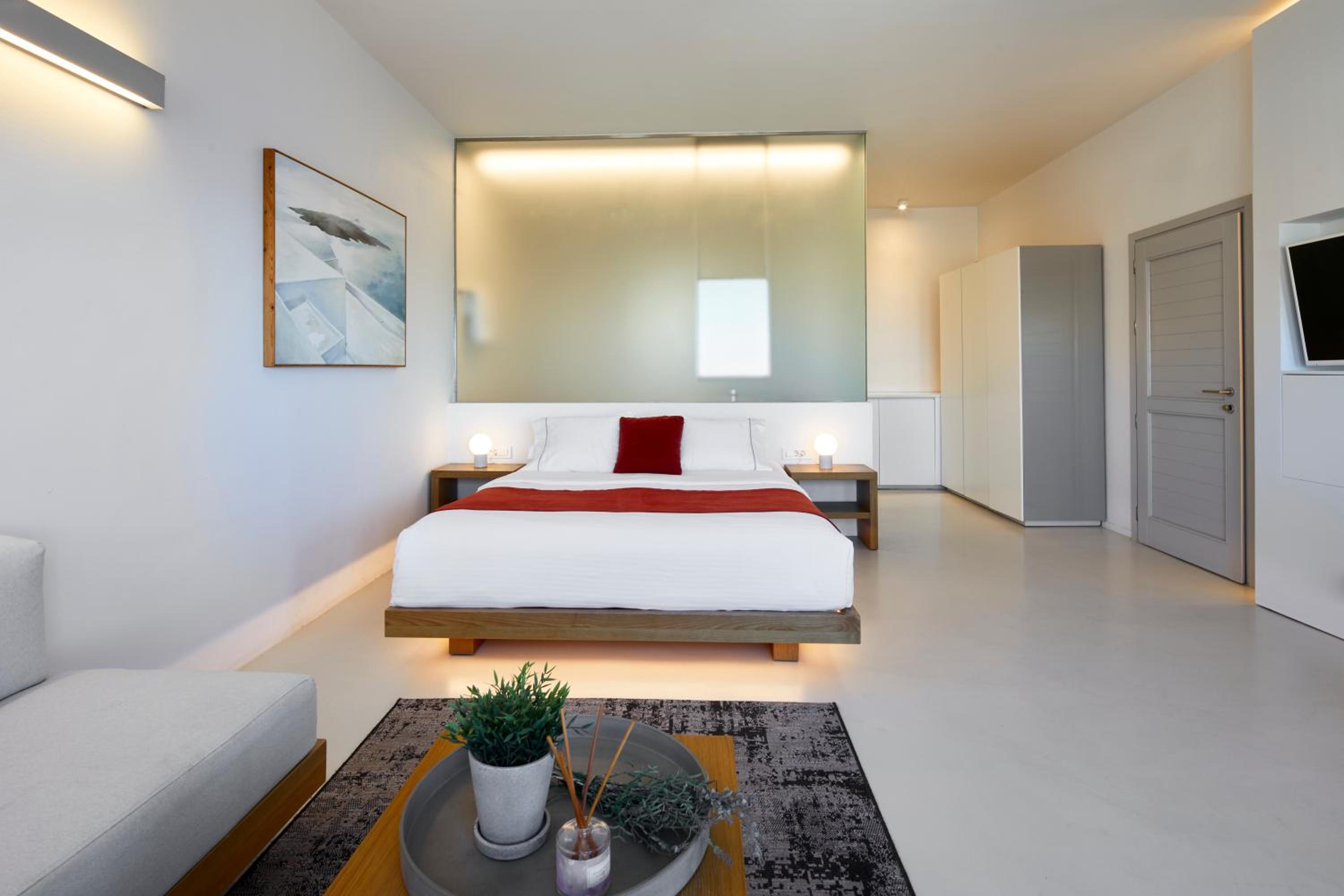 Red Suite with Heated Plunge Pool and Caldera View