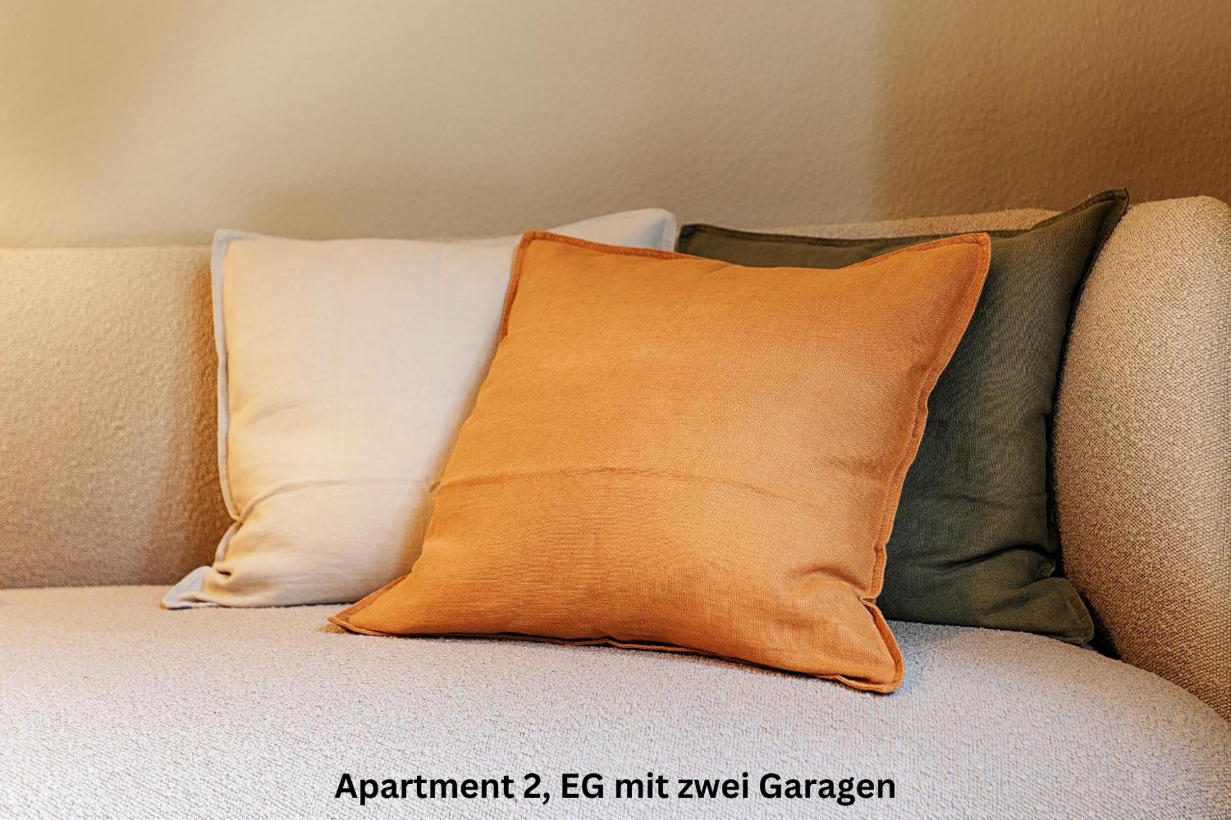 Apartment im EG mit zwei Schlafzimmern, einem Wohnzimmer und zwei Garagen photo 3