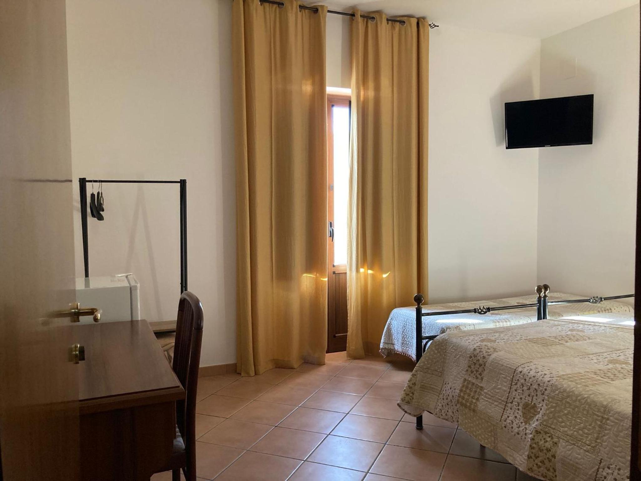 Double Room - Photo 5