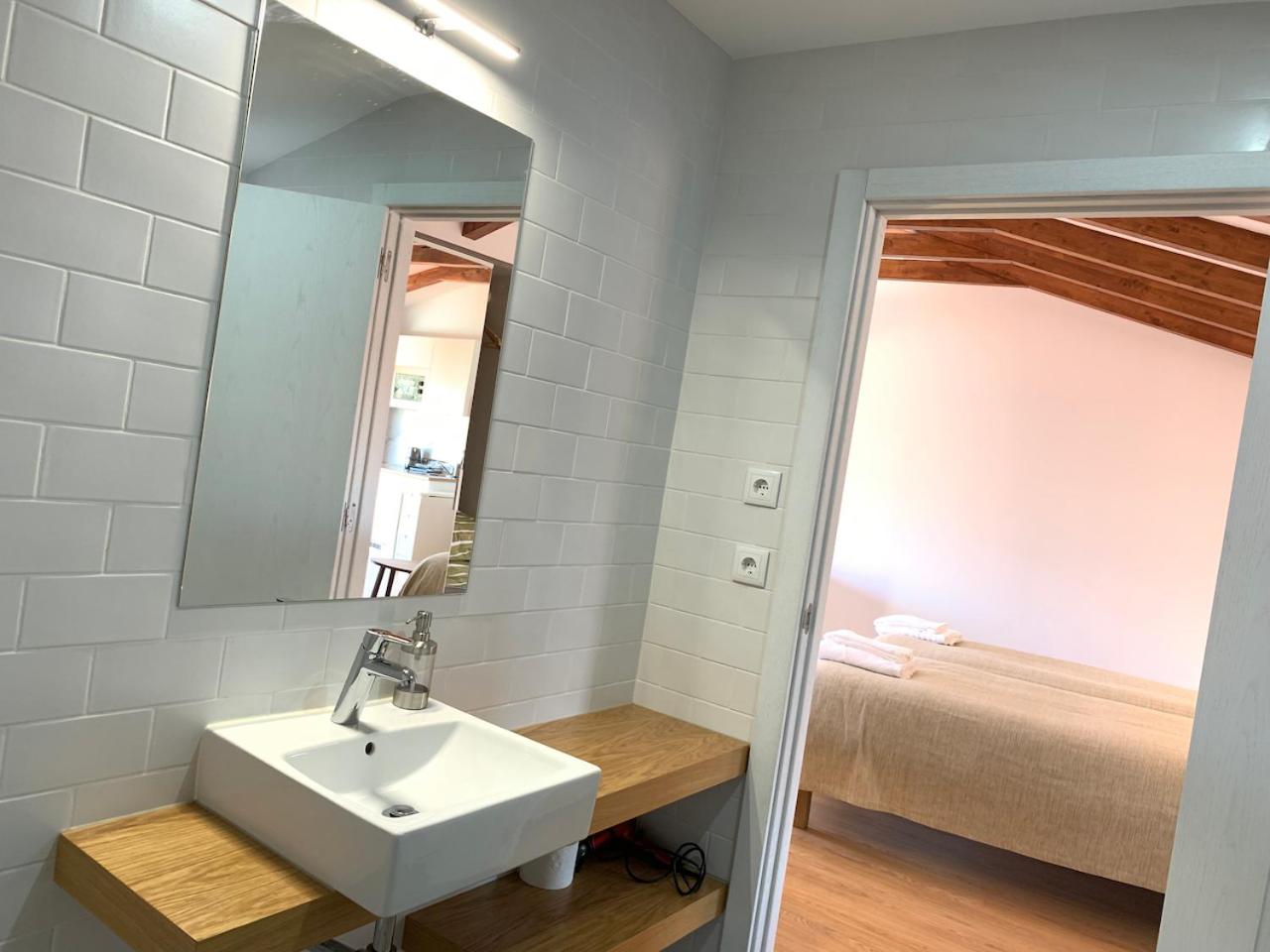 Six-Bedroom House photo 2