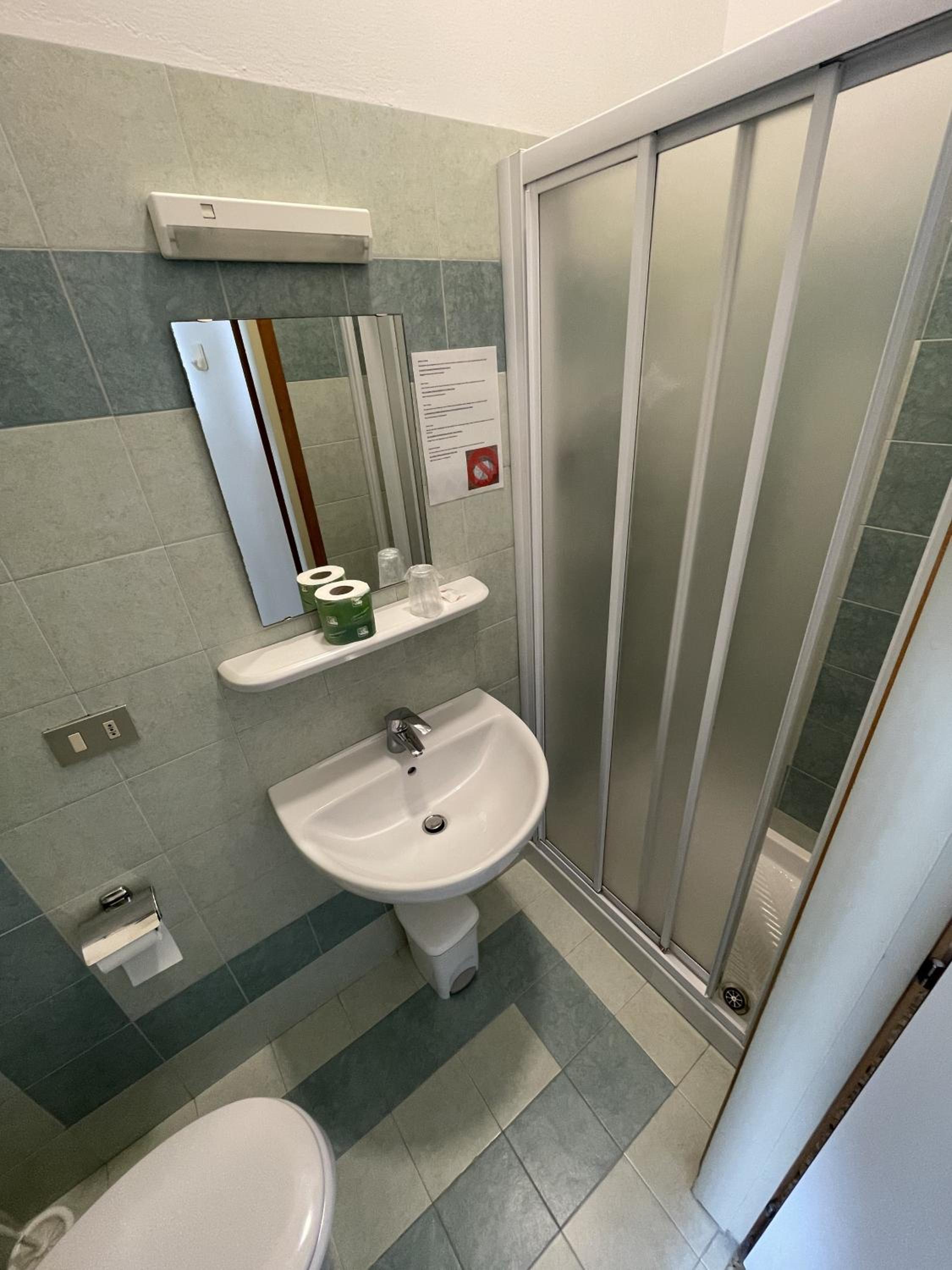 Single Room photo 3