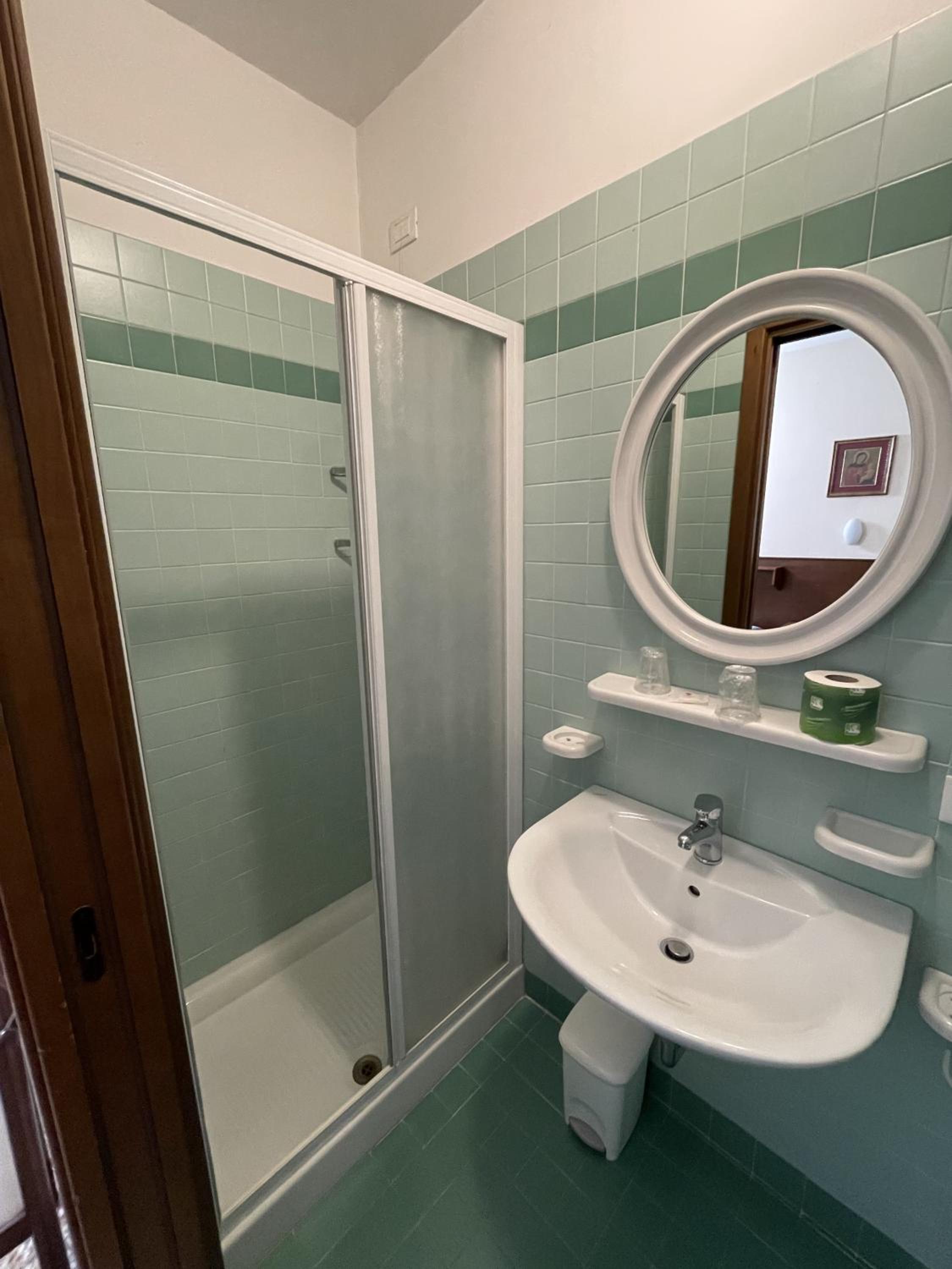 Standard Twin Room with Canal View photo 2