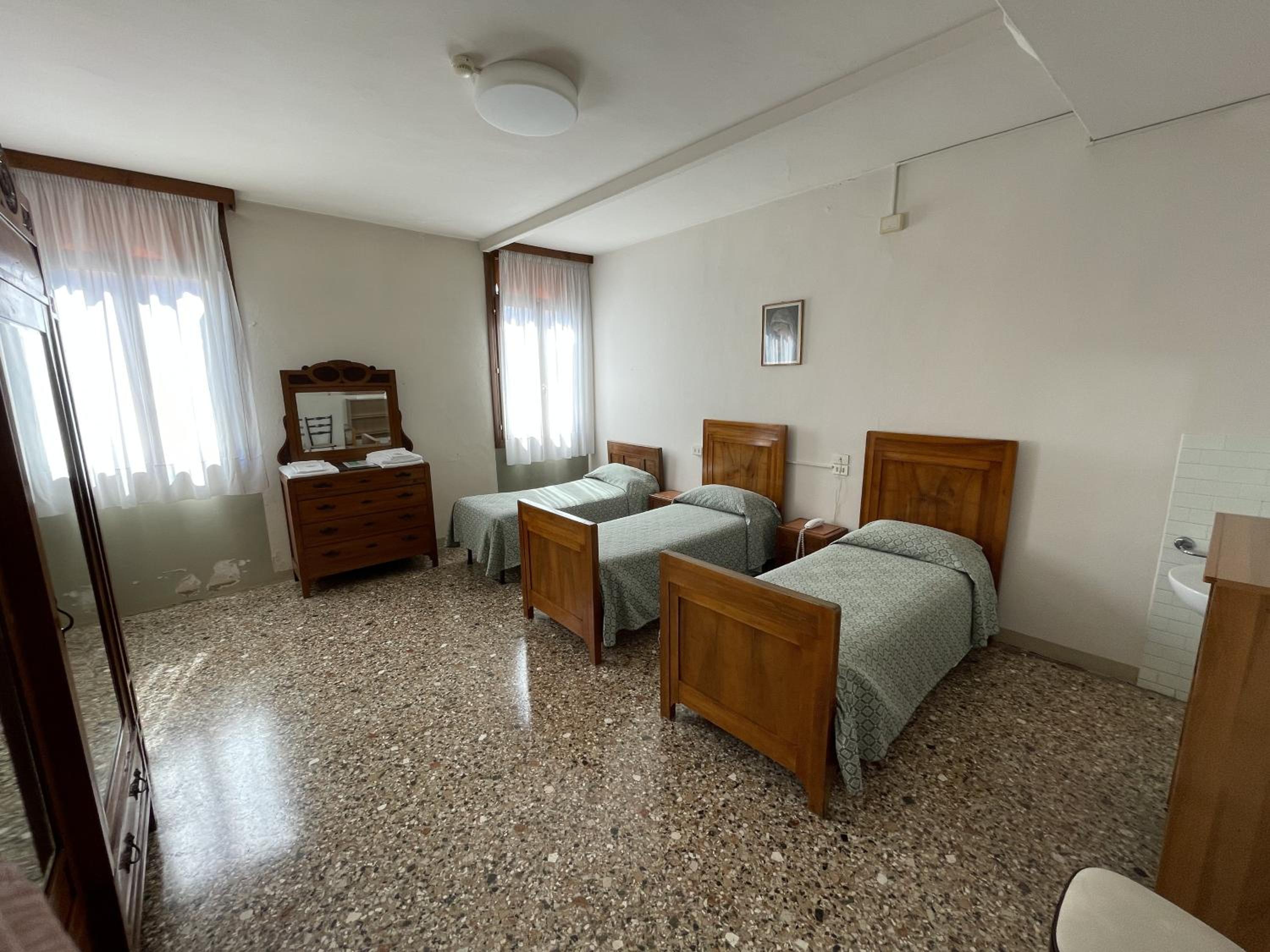 Triple Room with Private External Bathroom photo 2