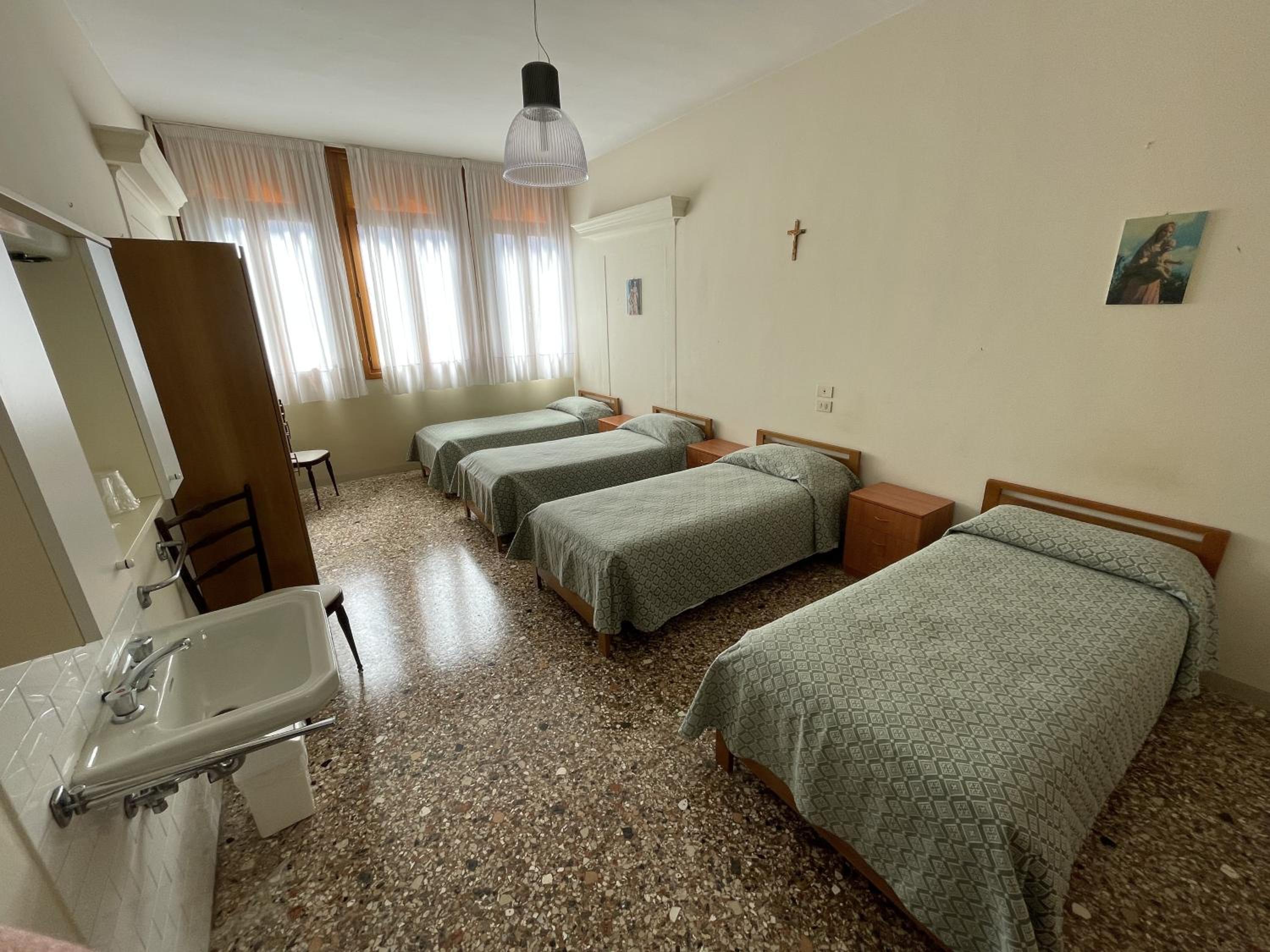Quadruple Room with Private External Bathroom photo 1