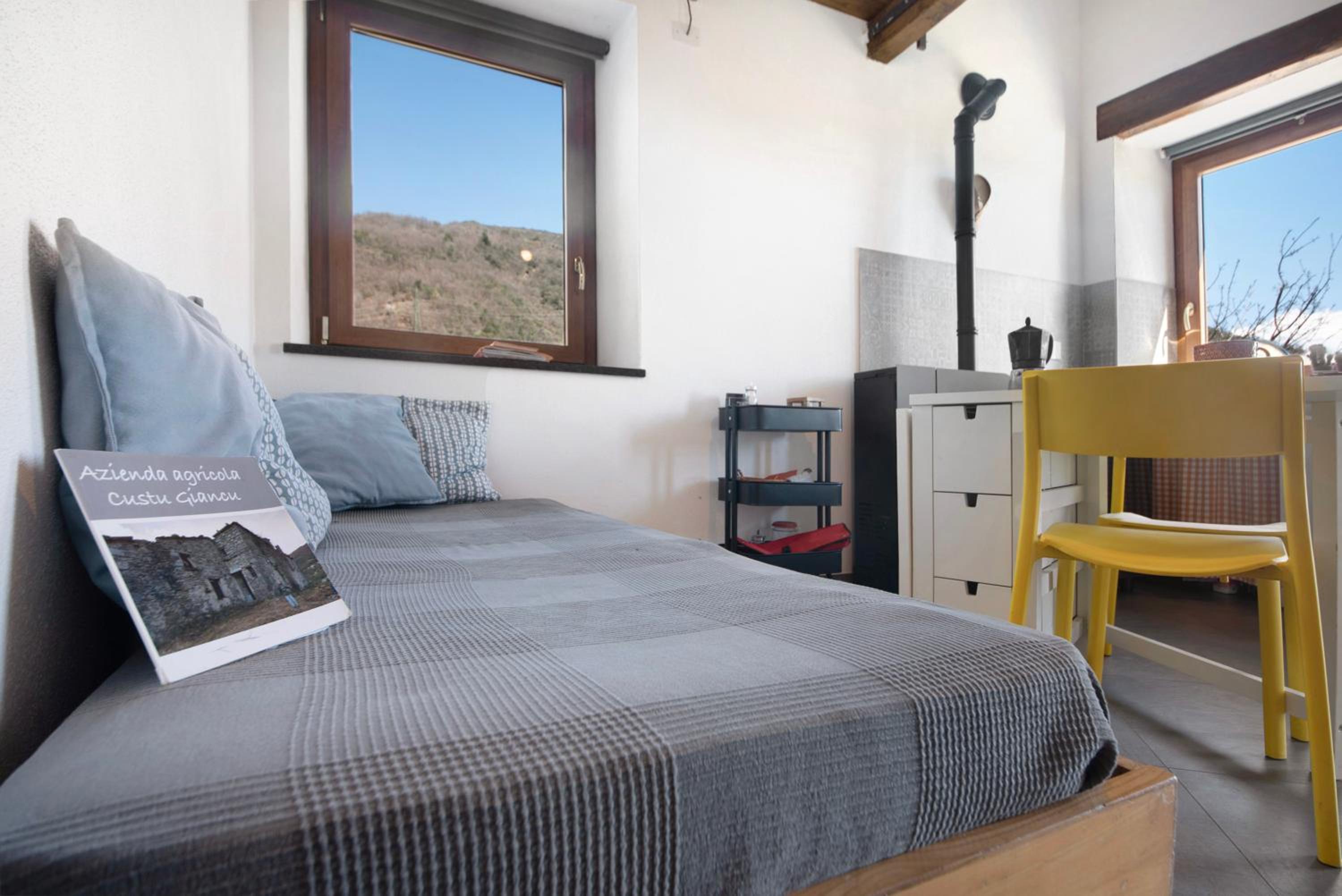 One-Bedroom House photo 1