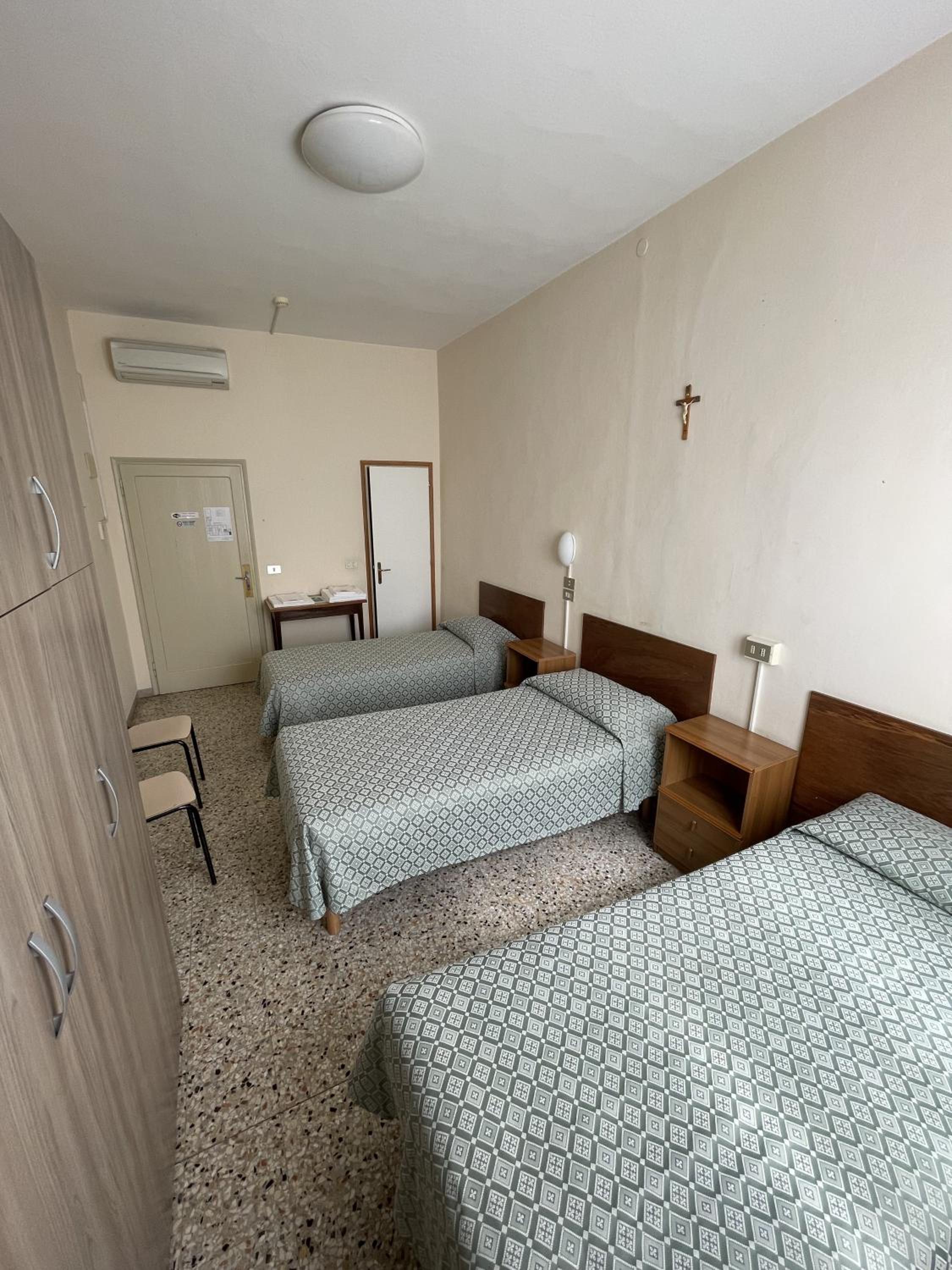 Standard Triple Room with Canal View photo 1