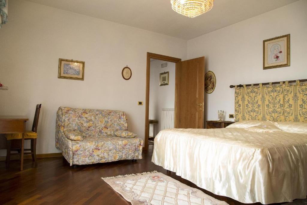 Two-Bedroom House - Photo 7