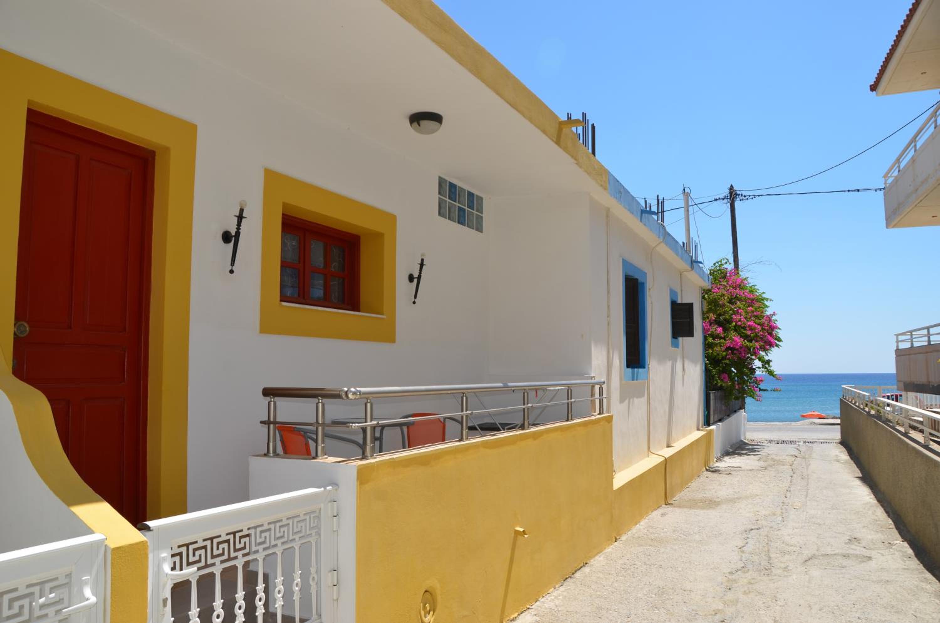Studio Apartment with Balcony and Side Sea View (Melathron 2) photo 3