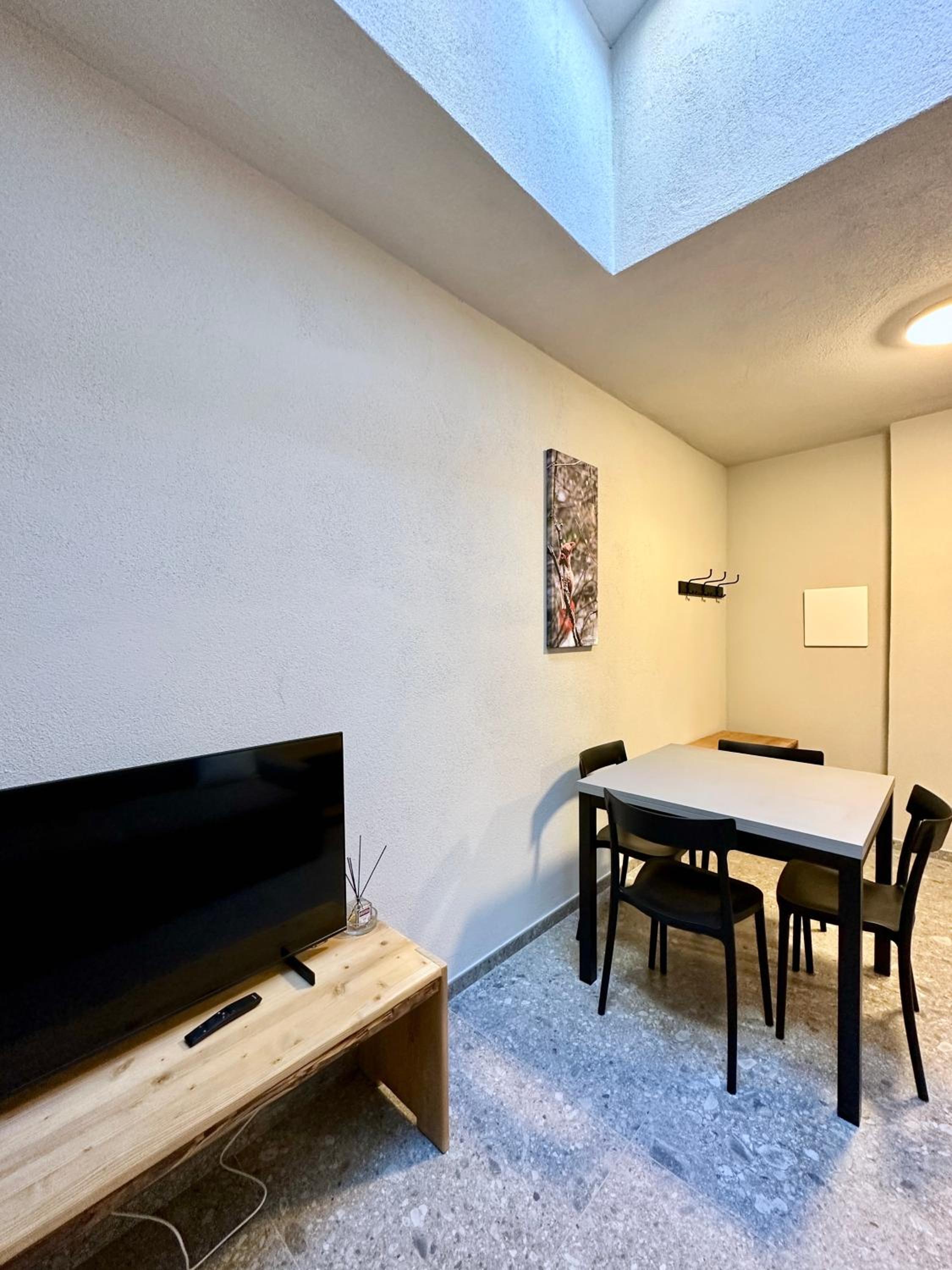 One-Bedroom Apartment photo 3