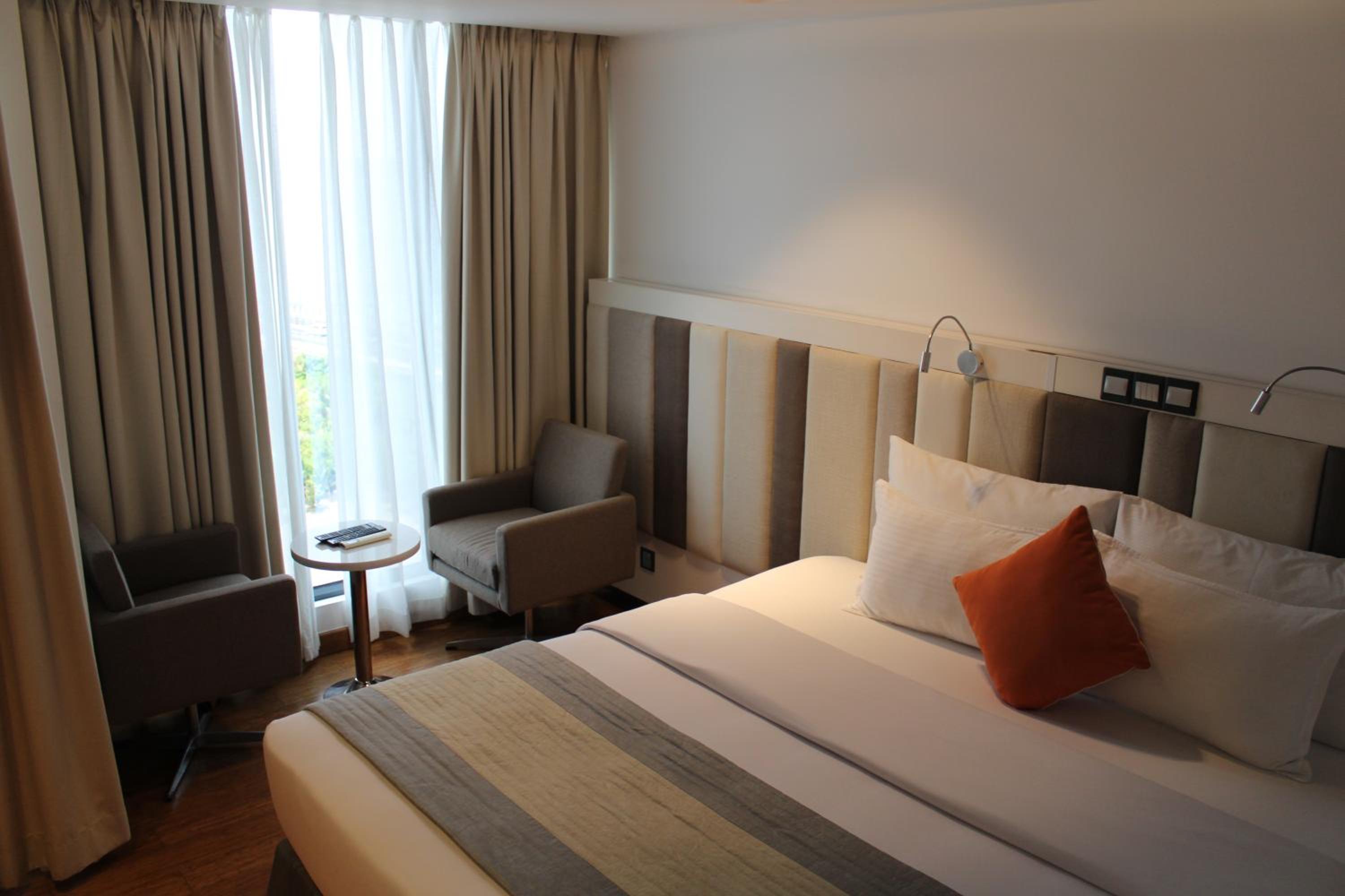 Deluxe Double Room with Balcony & Sea View (Free Return Airport Transfer and 10% off on Food & Beverage) - Photo 9