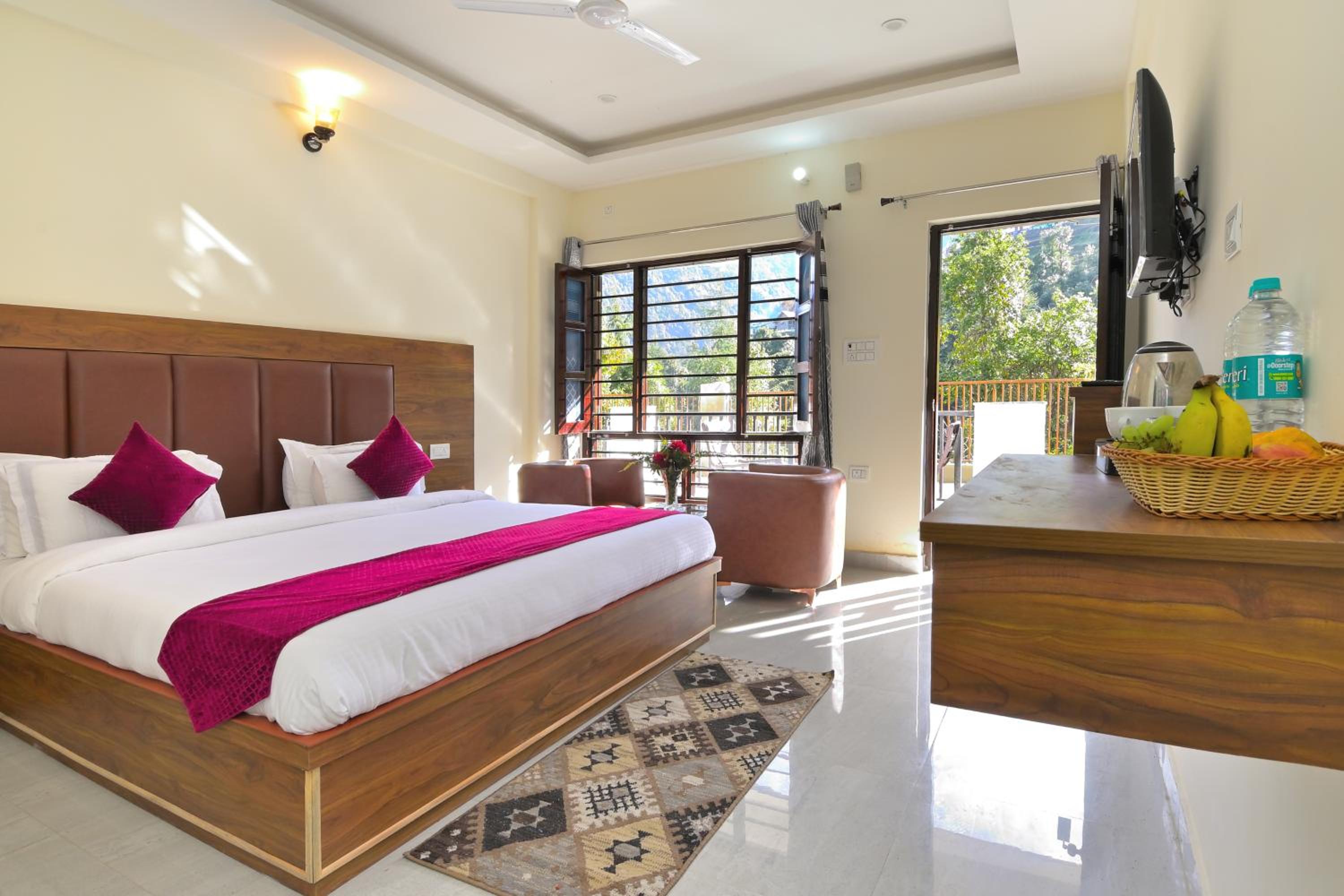 Deluxe Room - Mountain View