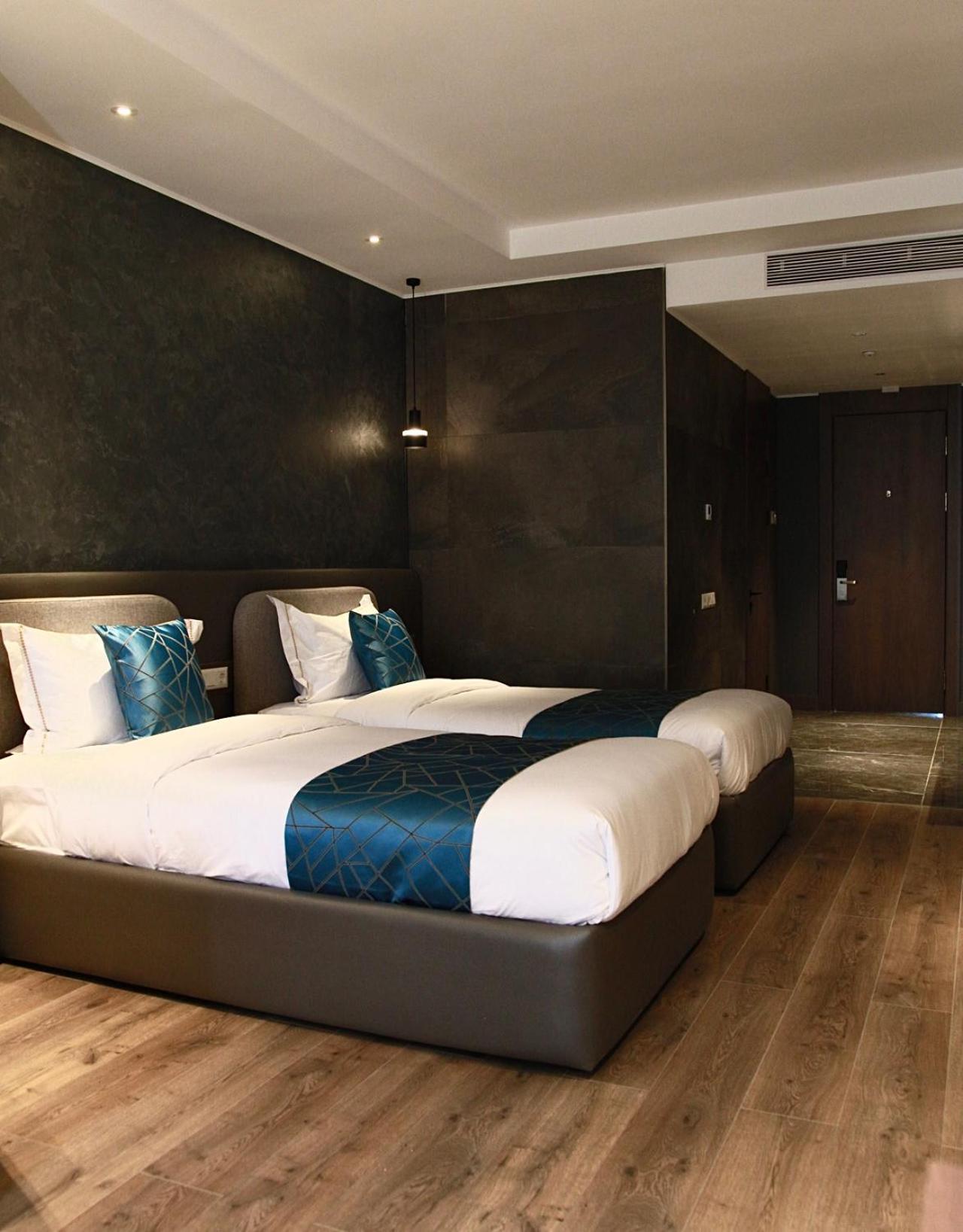 Twin Room - Photo 2