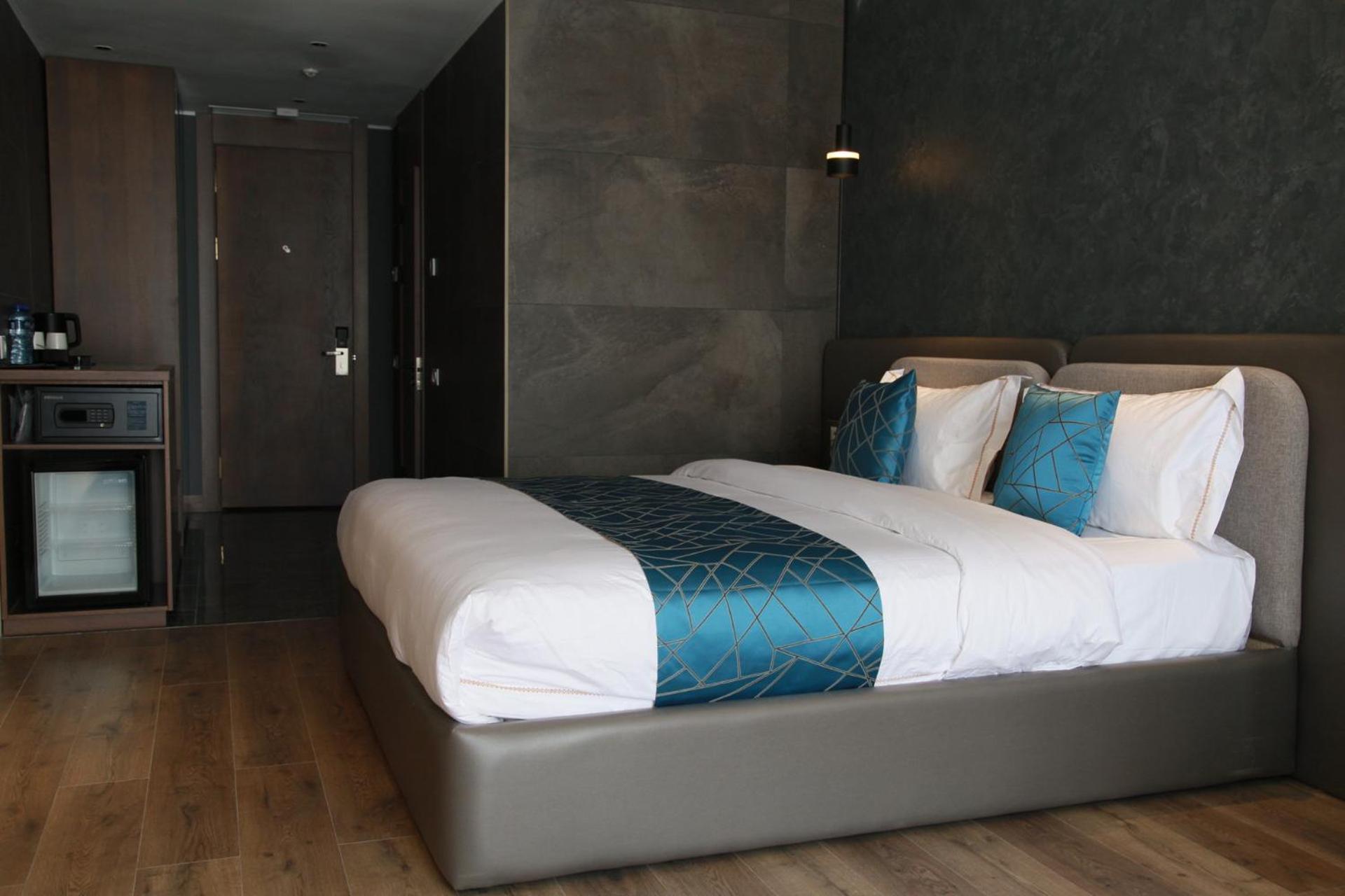 Large Double Room - Photo 5
