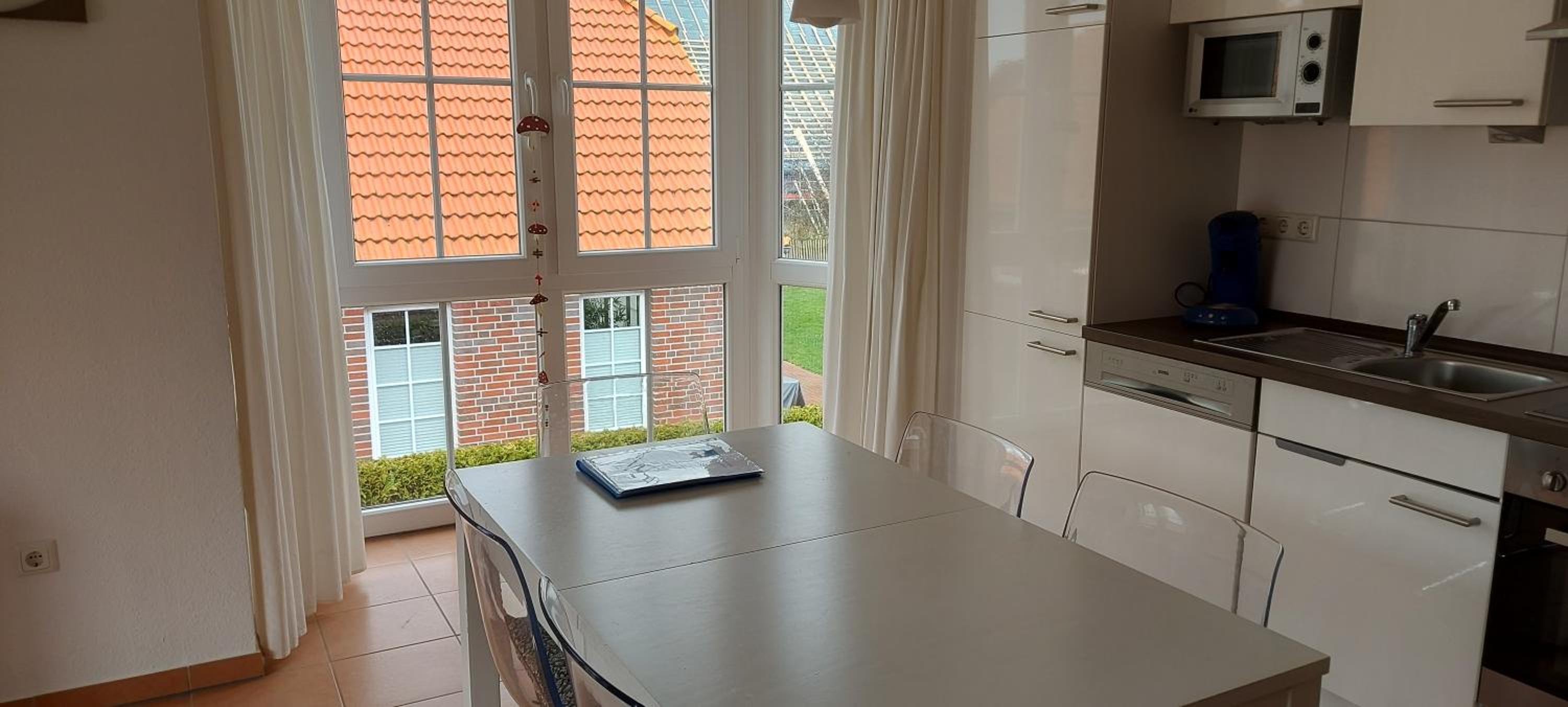 Apartment with Balcony photo 2