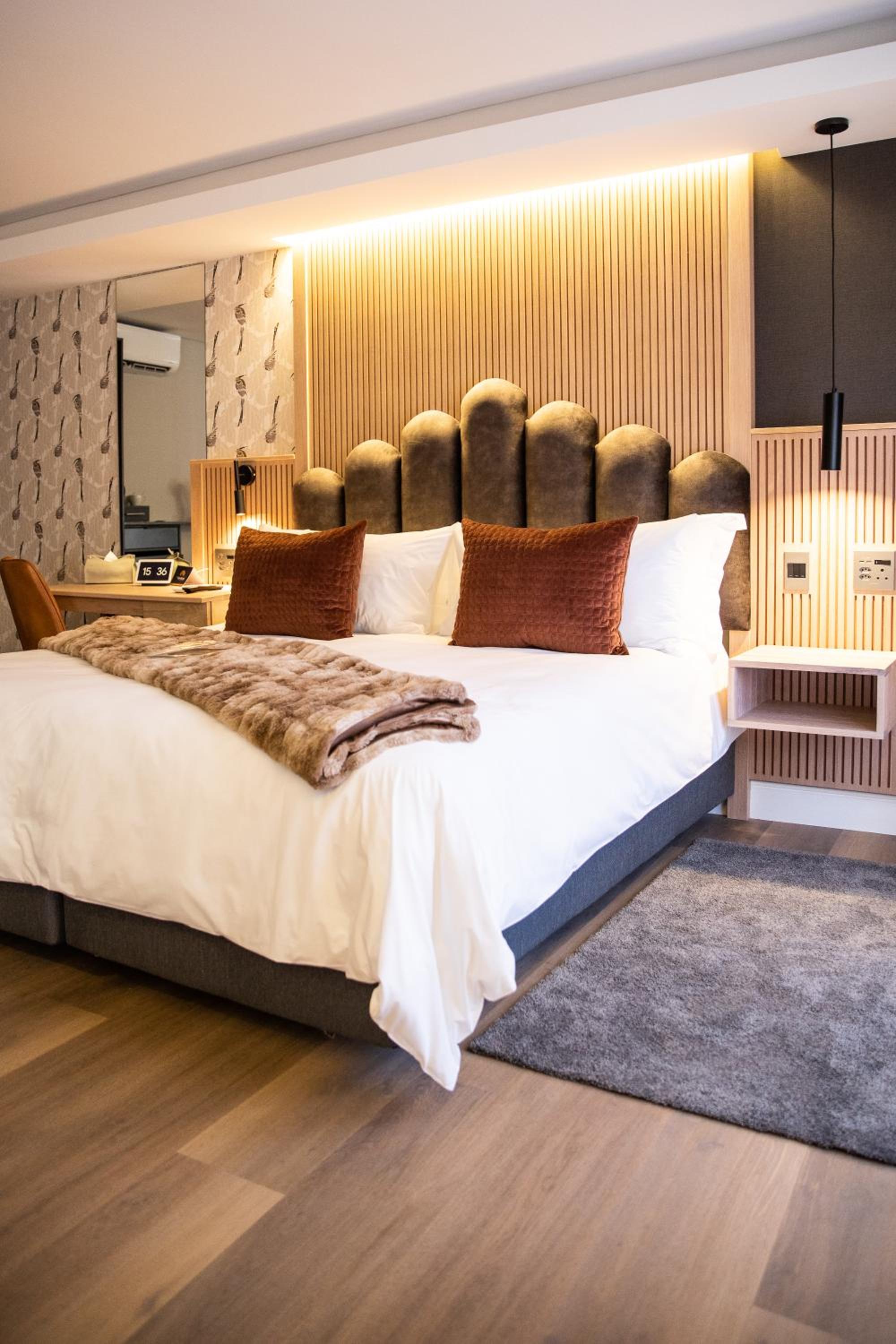 Deluxe Room - Photo 7