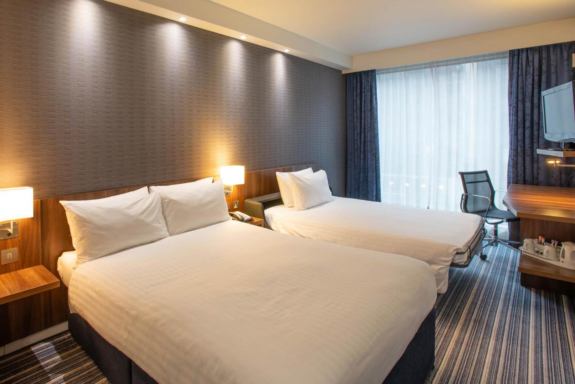 Standard Double Room with Sofa Bed - Free Hot Breakfast photo 1