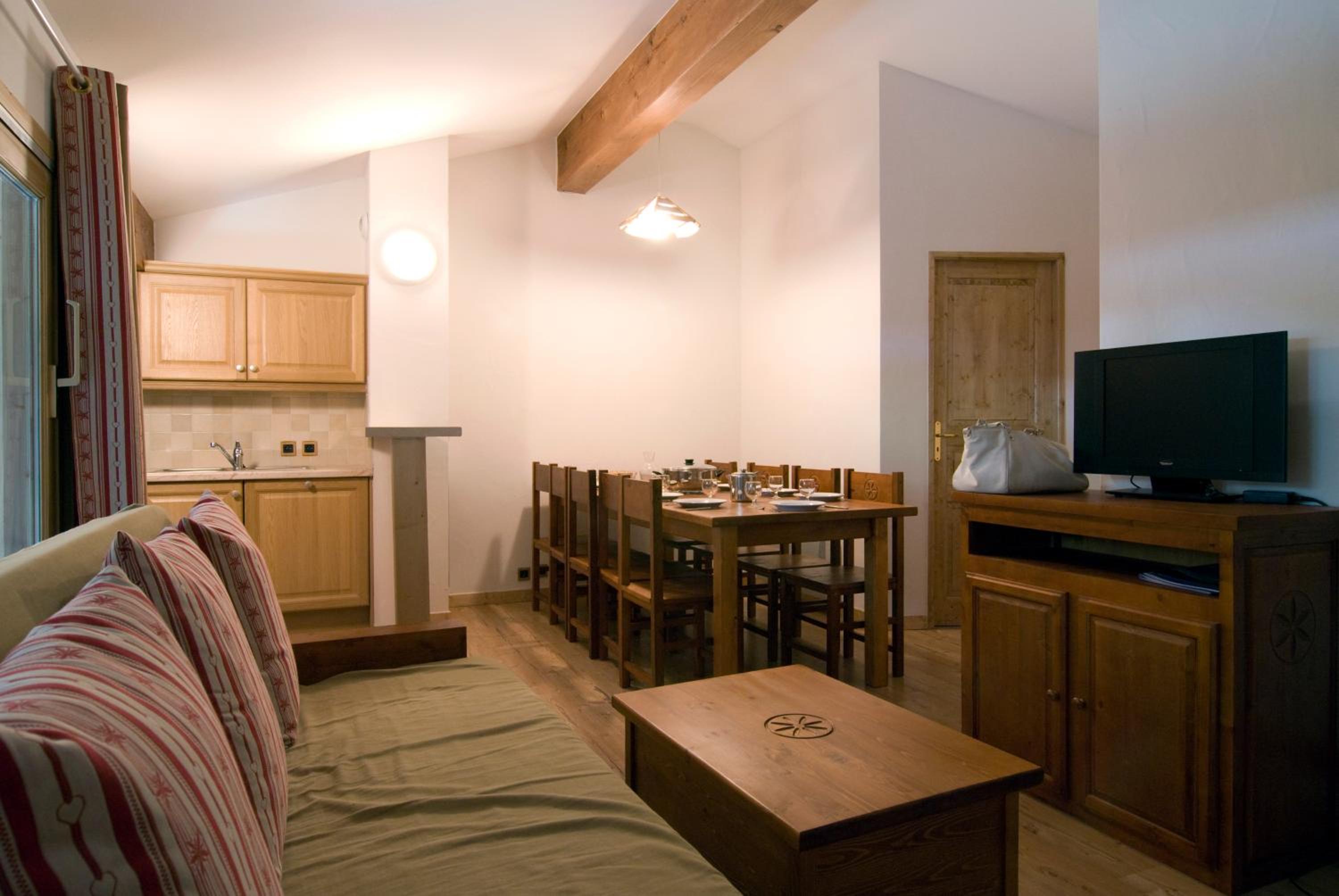 Three-Bedroom Apartment with Loggia (9 People) photo 3