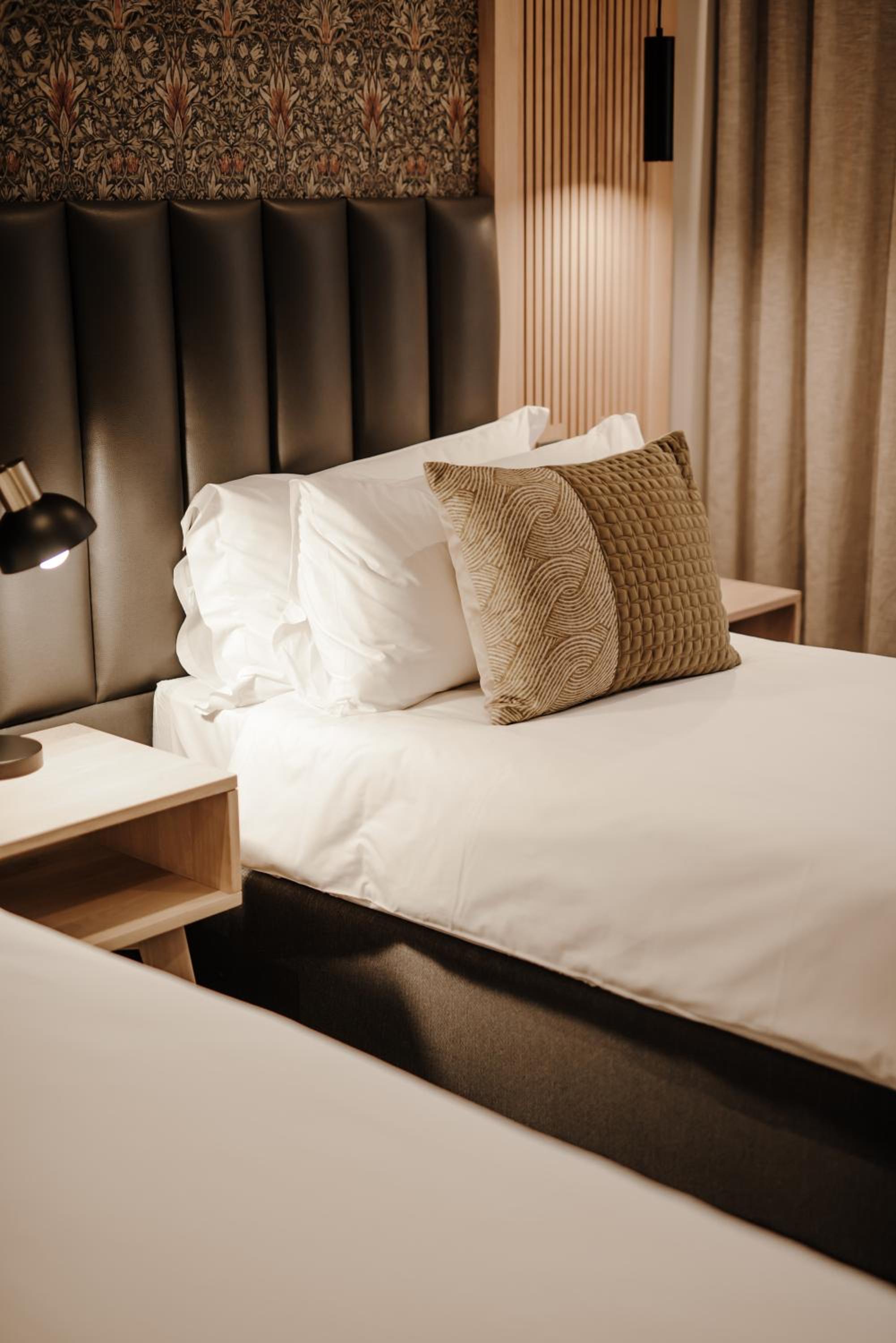 Standard Double or Twin Room - Photo 5