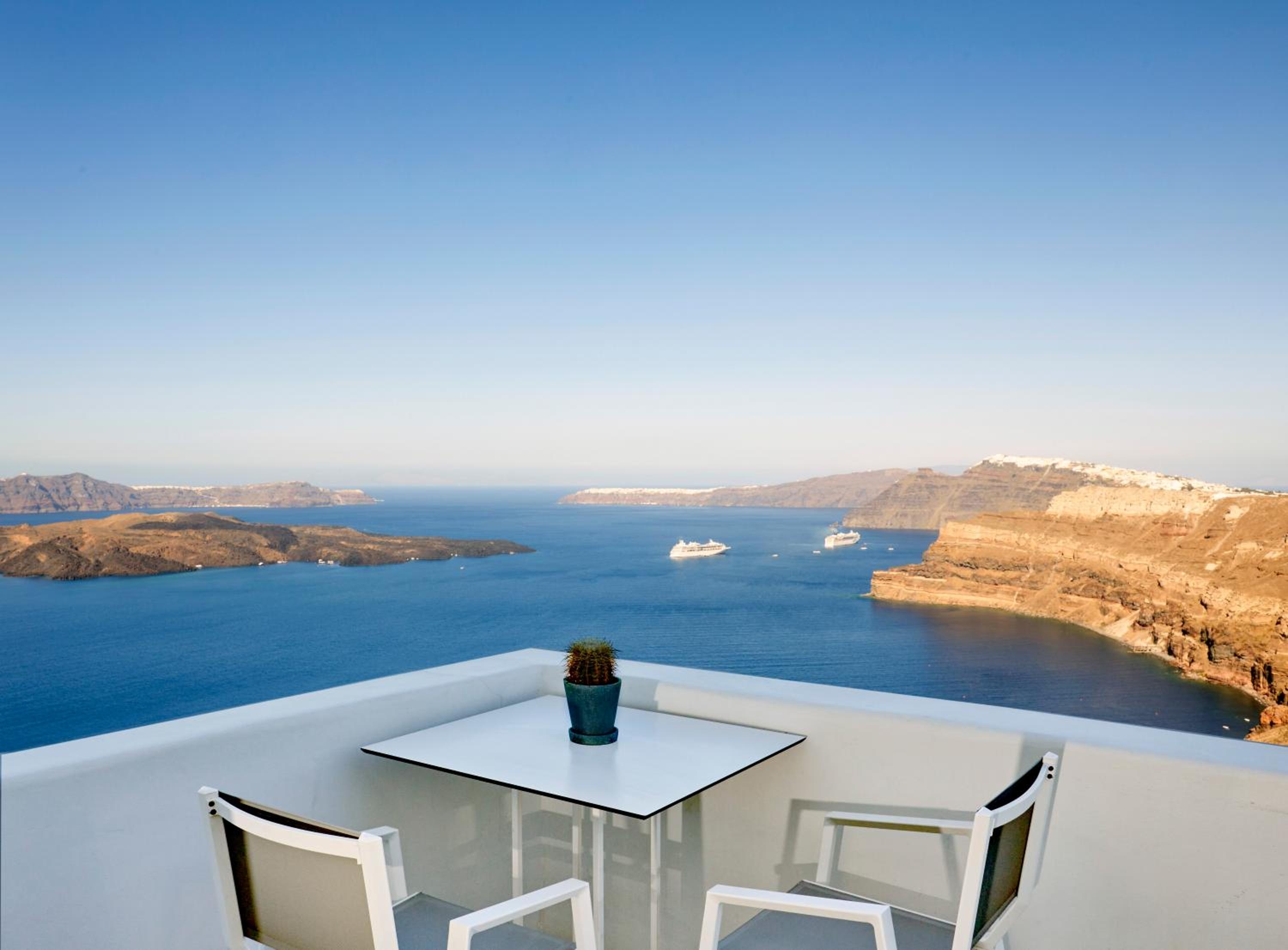 Junior Suite with Private Heated Plunge Pool and Caldera View - Photo 3
