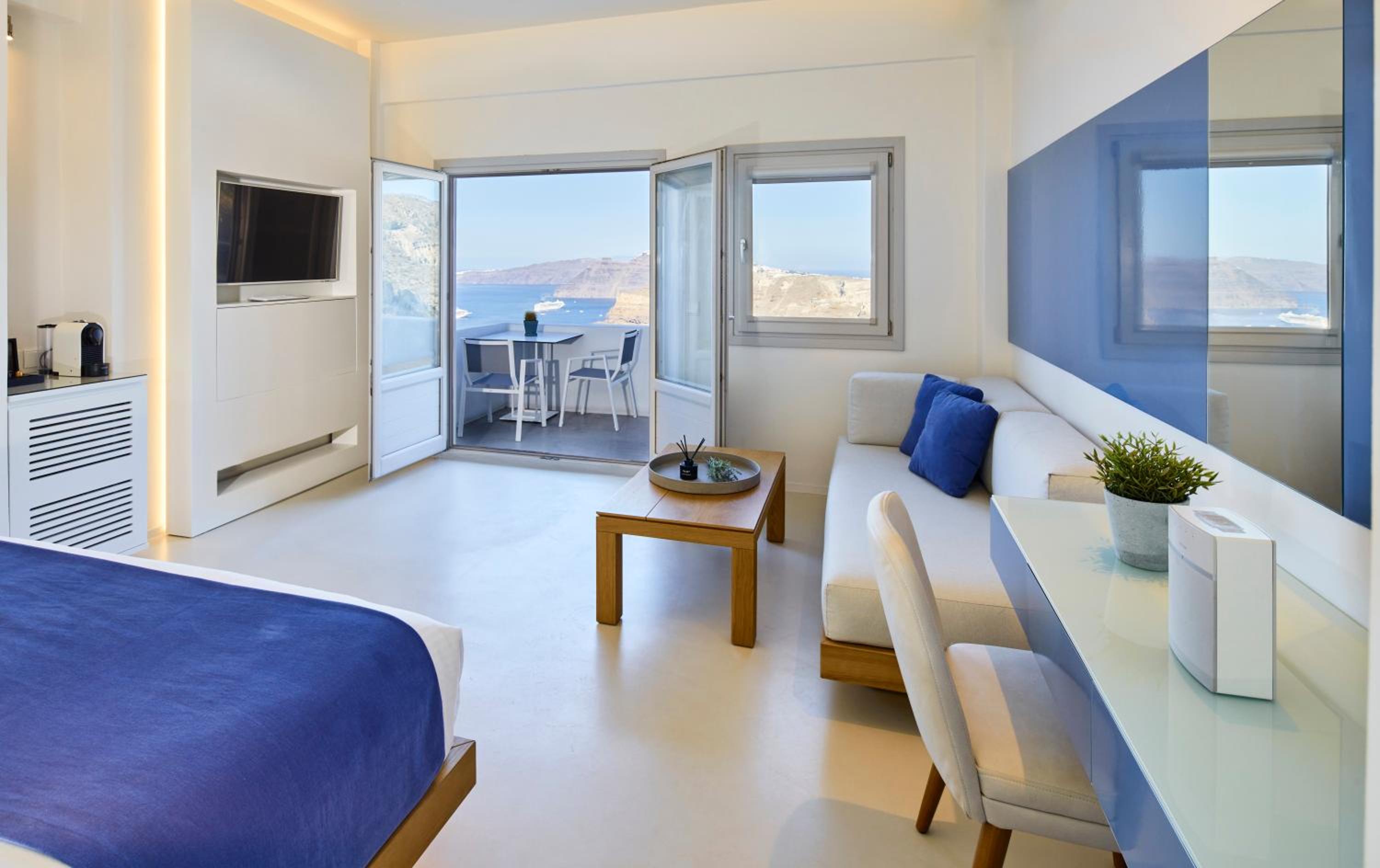 Junior Suite with Private Heated Plunge Pool and Caldera View - Photo 1